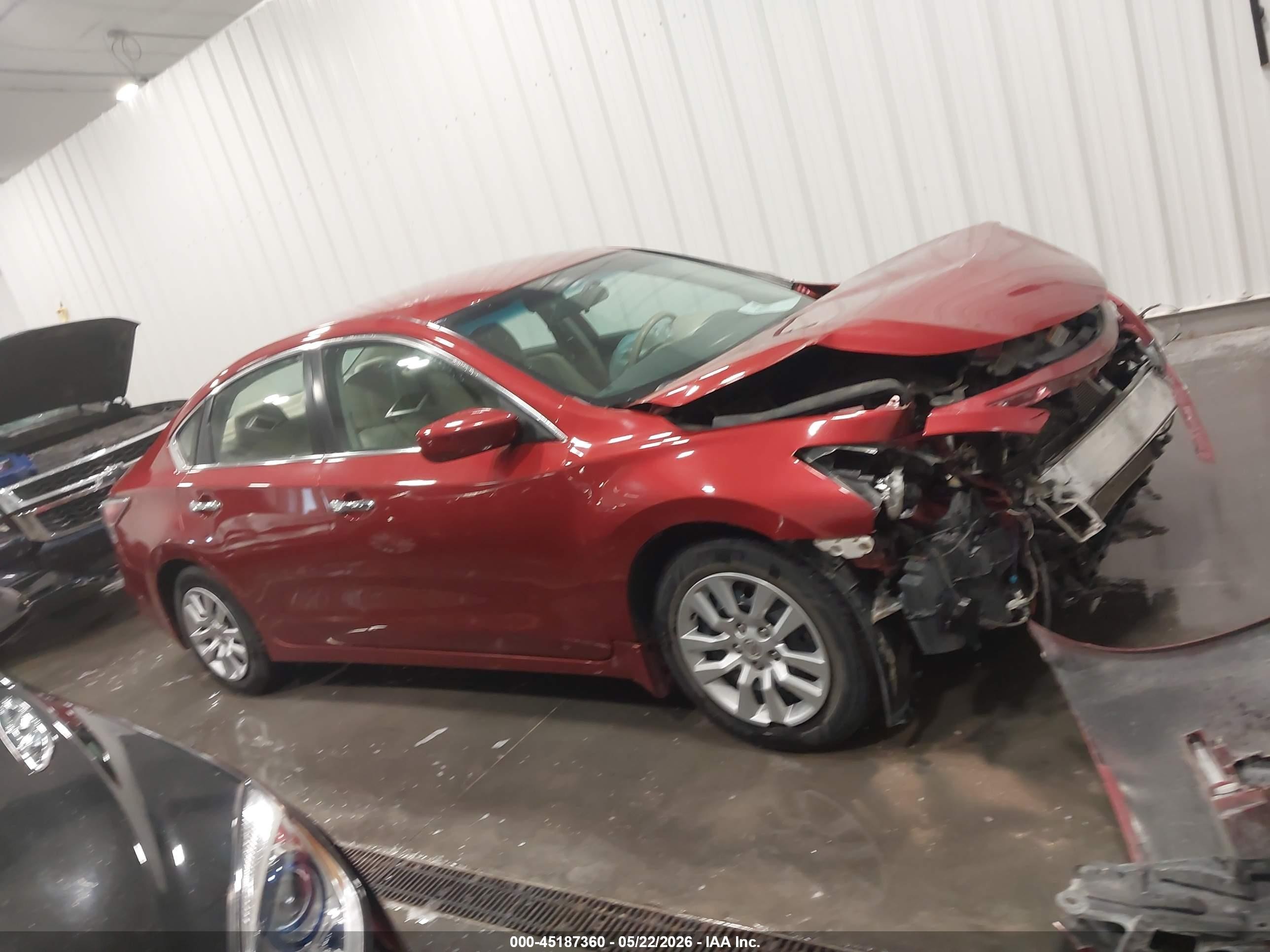 2014 Nissan Altima 2.5 S Red vin: 1N4AL3AP2EC298085
