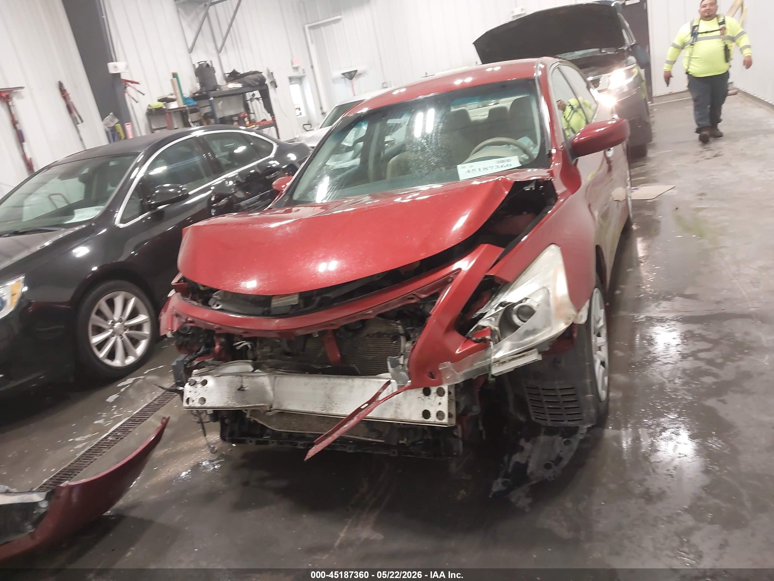 2014 Nissan Altima 2.5 S Red vin: 1N4AL3AP2EC298085
