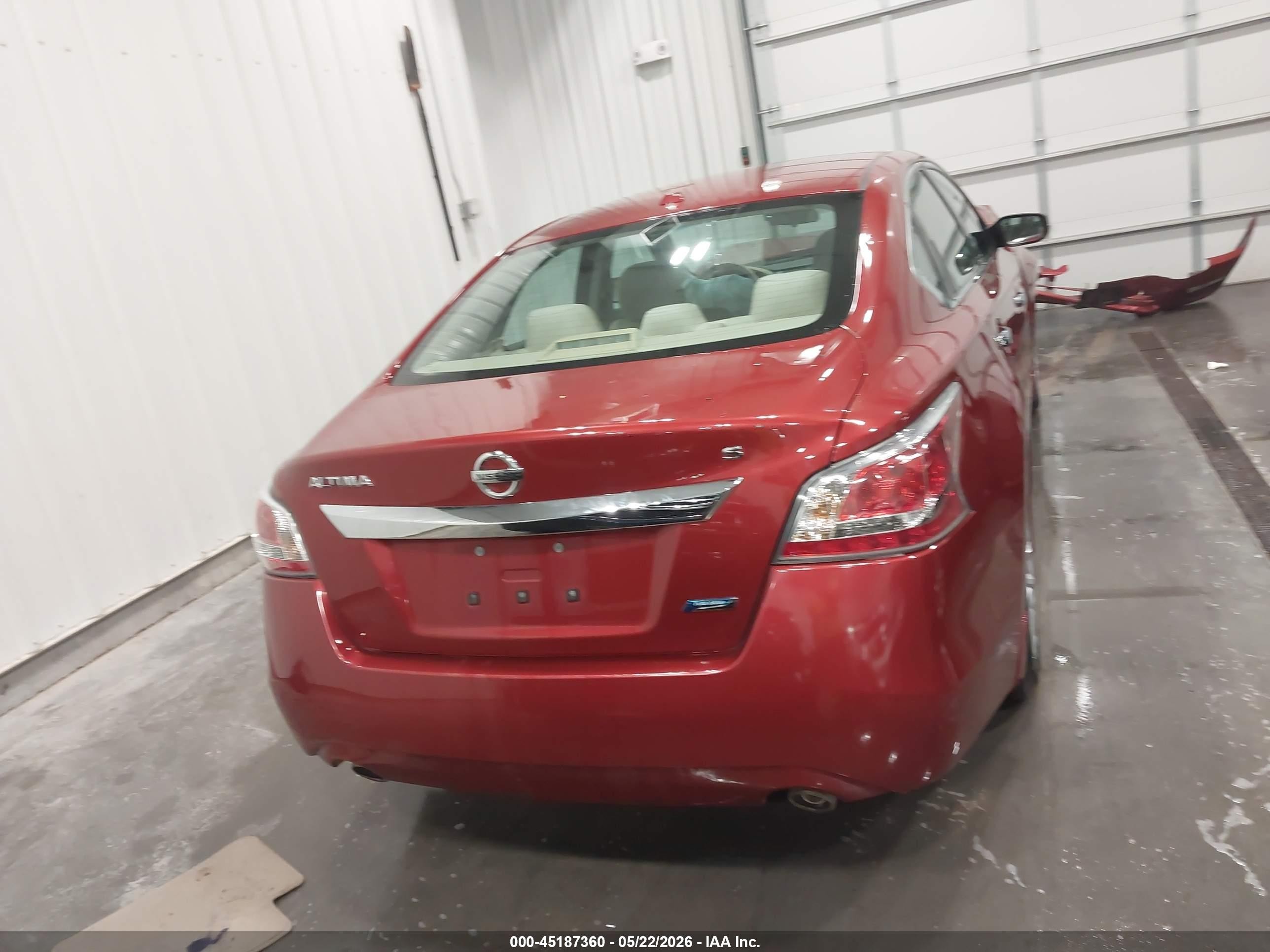 2014 Nissan Altima 2.5 S Red vin: 1N4AL3AP2EC298085