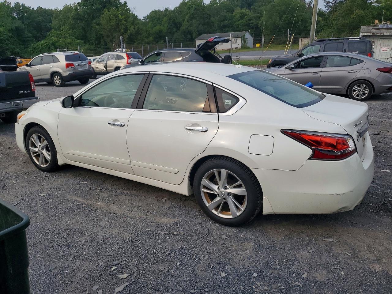 2014 Nissan Altima 2.5 Sv White vin: 1N4AL3AP2EC299835