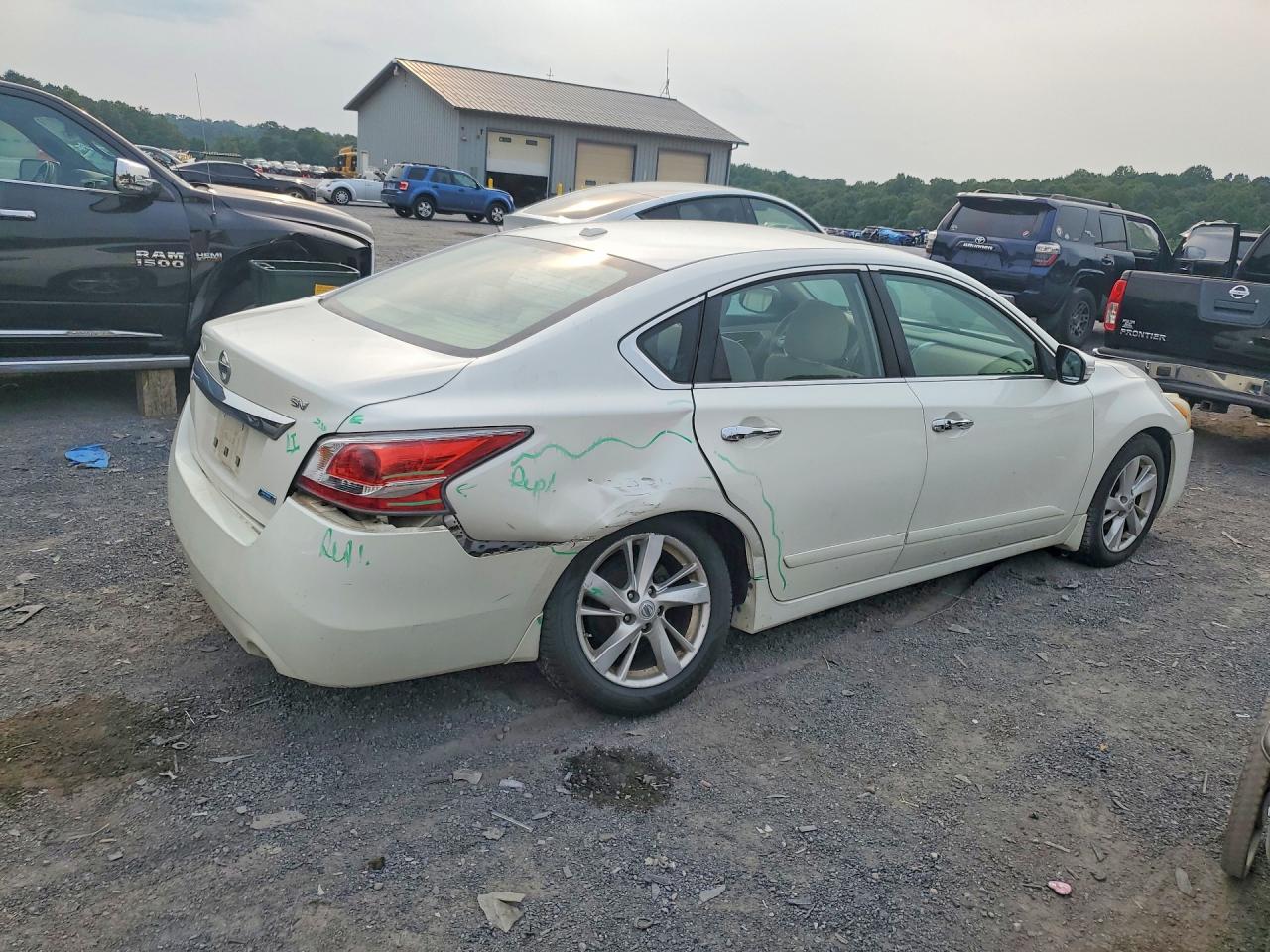 2014 Nissan Altima 2.5 Sv White vin: 1N4AL3AP2EC299835