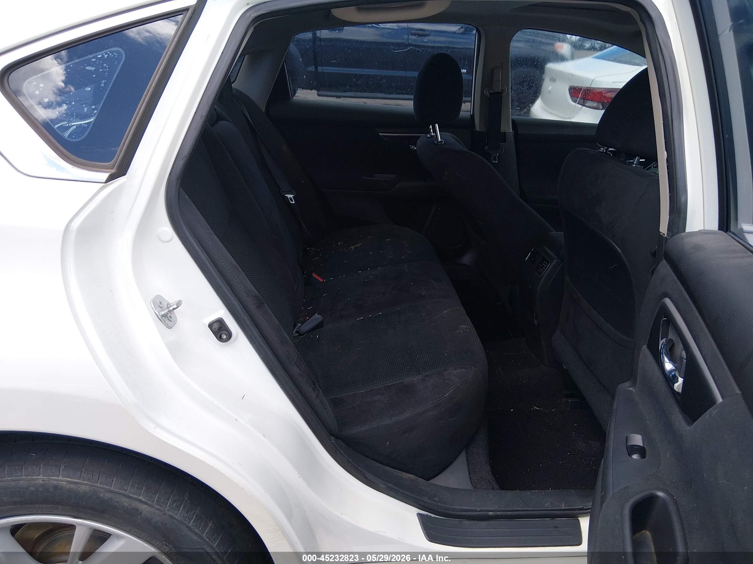 2014 Nissan Altima 2.5 Sv White vin: 1N4AL3AP2EC322952