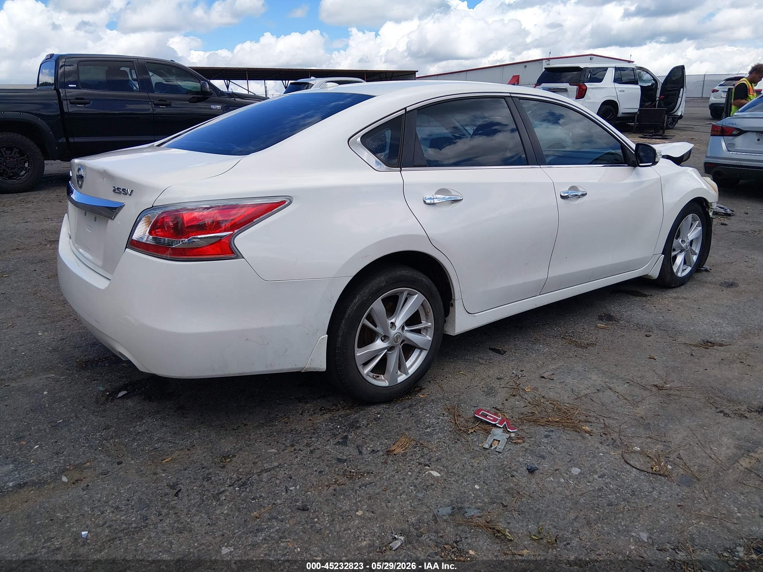 2014 Nissan Altima 2.5 Sv White vin: 1N4AL3AP2EC322952