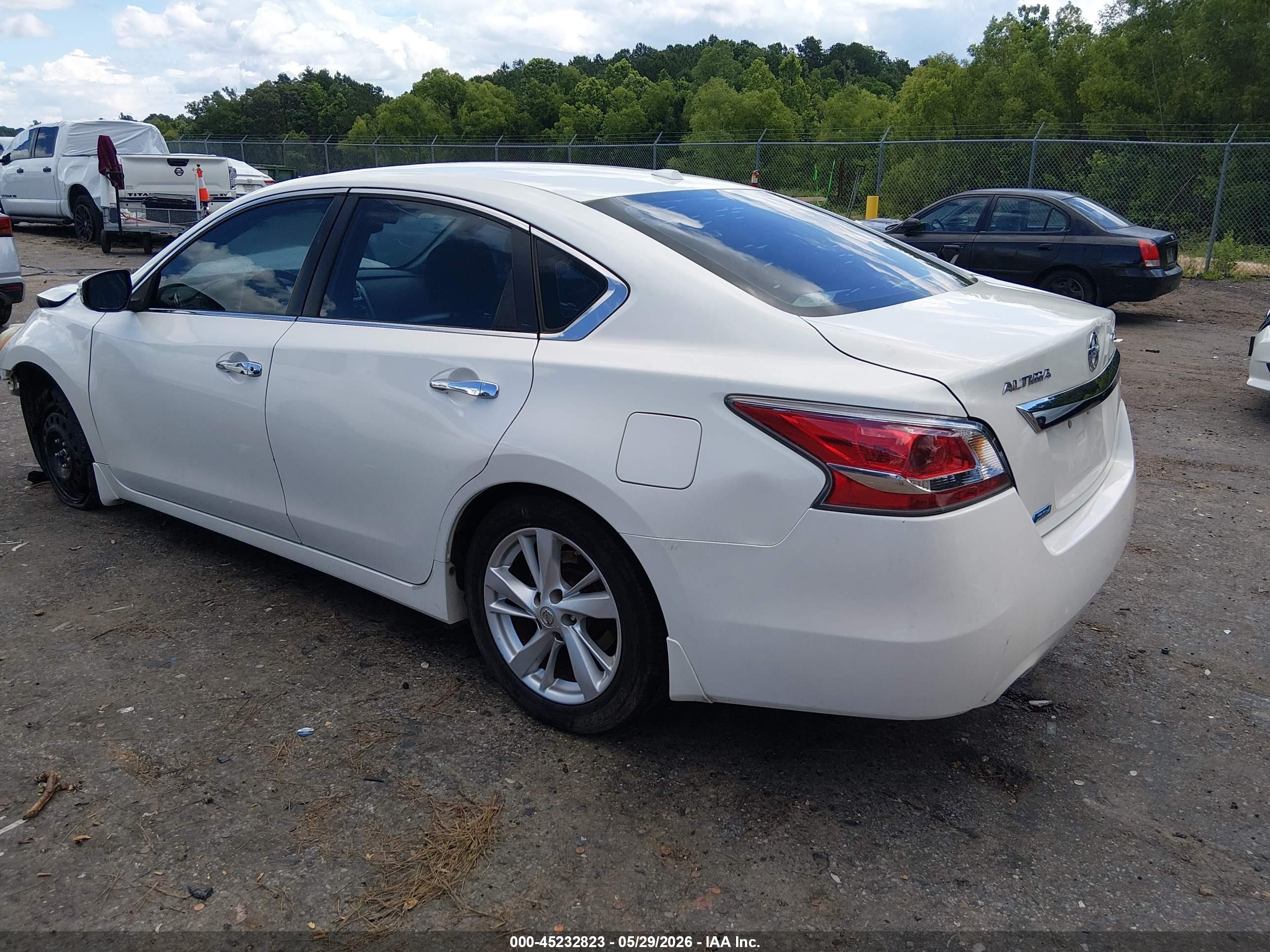 2014 Nissan Altima 2.5 Sv White vin: 1N4AL3AP2EC322952