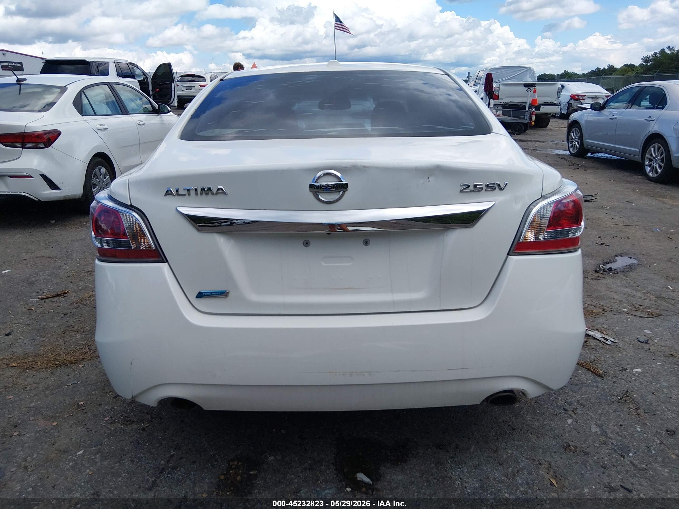 2014 Nissan Altima 2.5 Sv White vin: 1N4AL3AP2EC322952