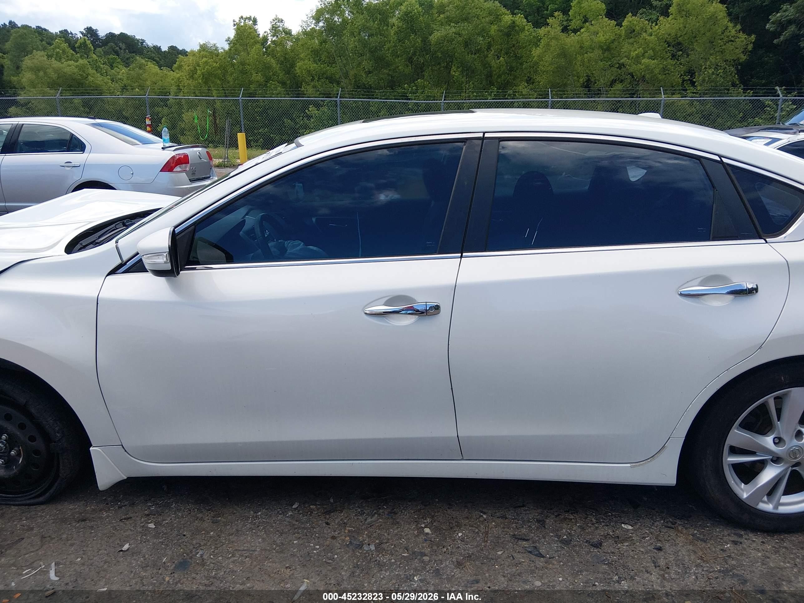 2014 Nissan Altima 2.5 Sv White vin: 1N4AL3AP2EC322952