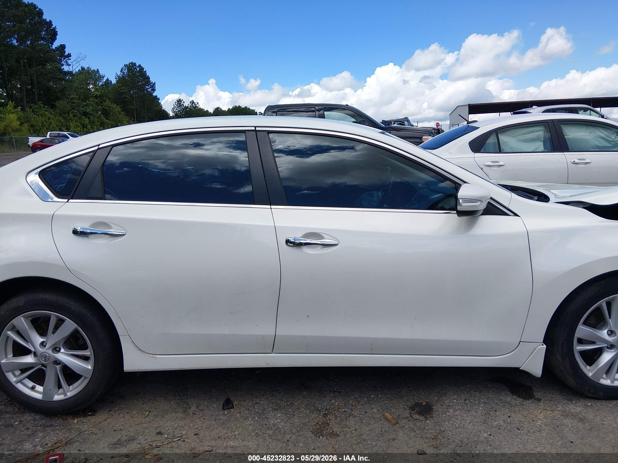 2014 Nissan Altima 2.5 Sv White vin: 1N4AL3AP2EC322952