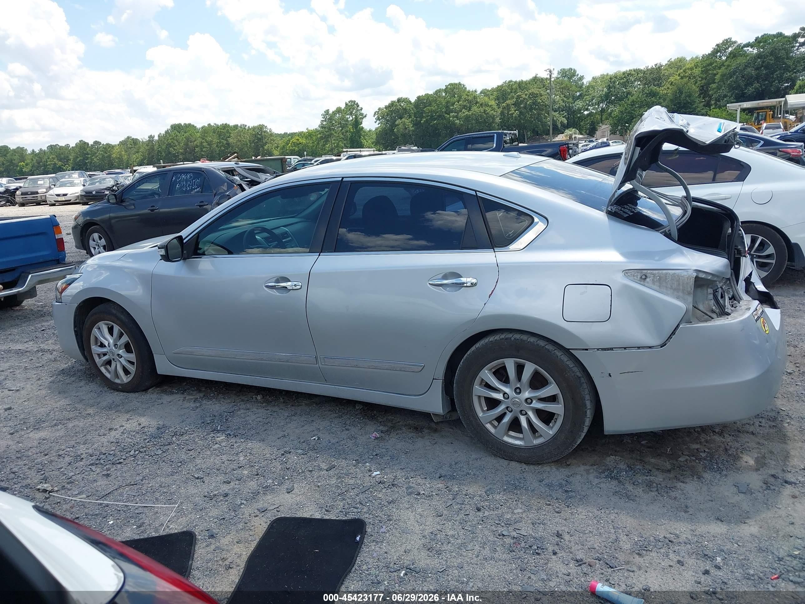 2014 Nissan Altima 2.5 S Silver vin: 1N4AL3AP2EC404051