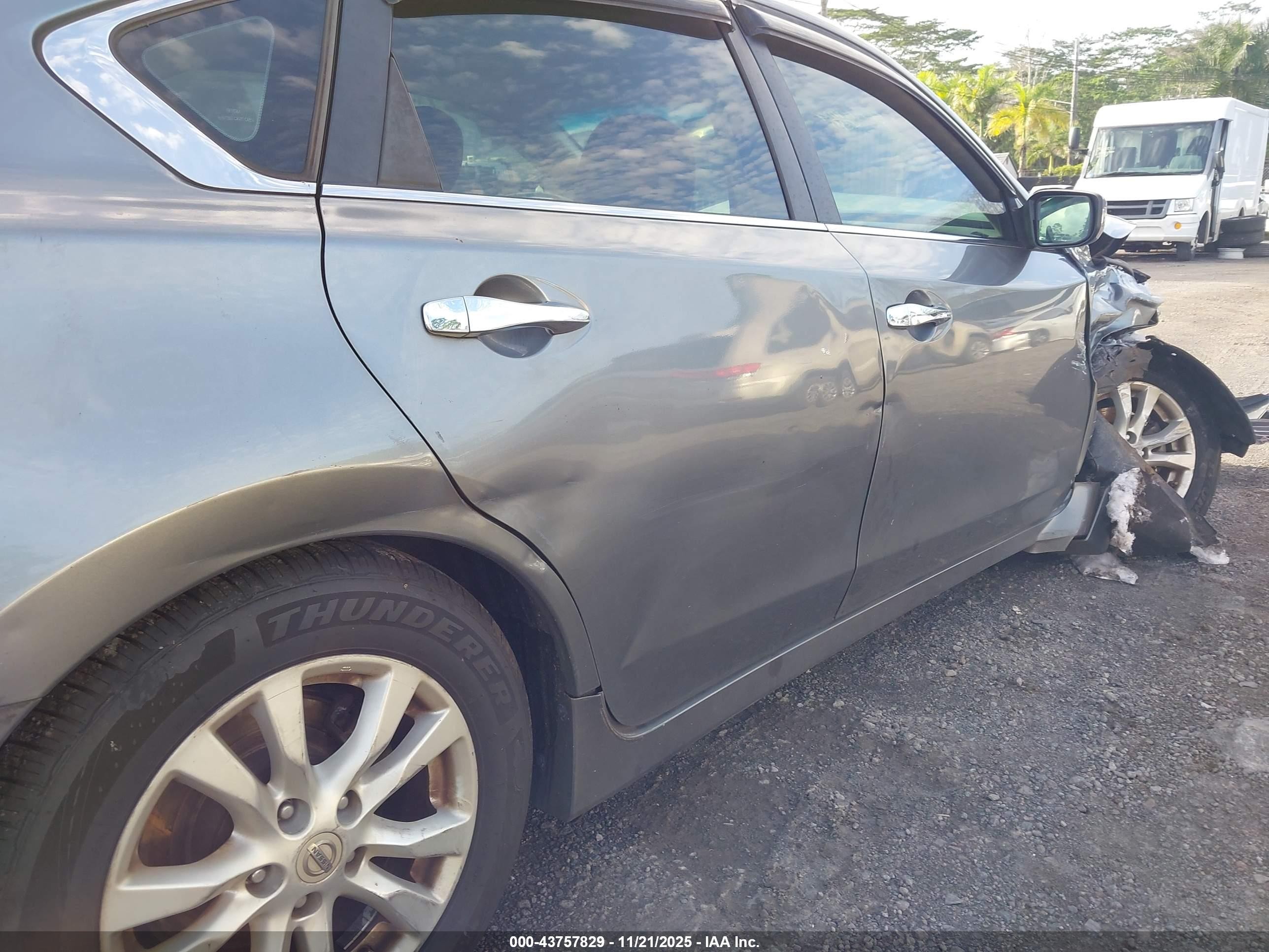 2014 Nissan Altima 2.5 S Серый vin: 1N4AL3AP2EC406804