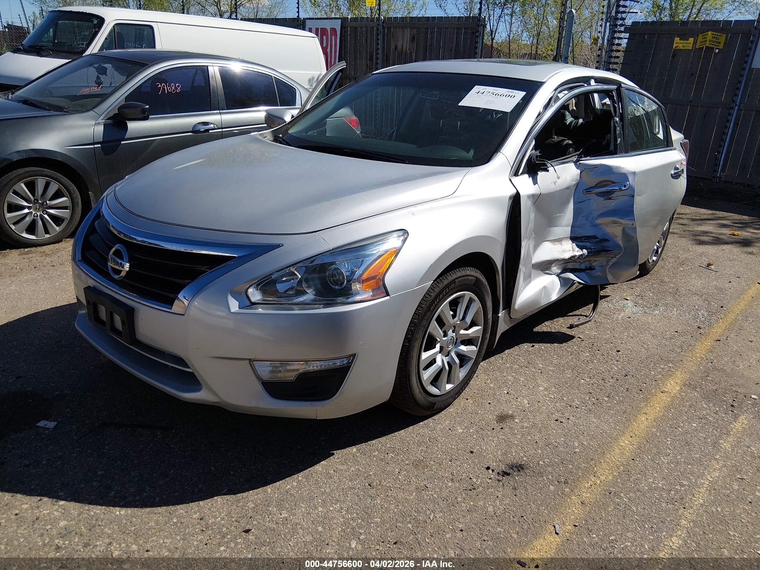 2014 Nissan Altima 2.5 S Silver vin: 1N4AL3AP2EN208356