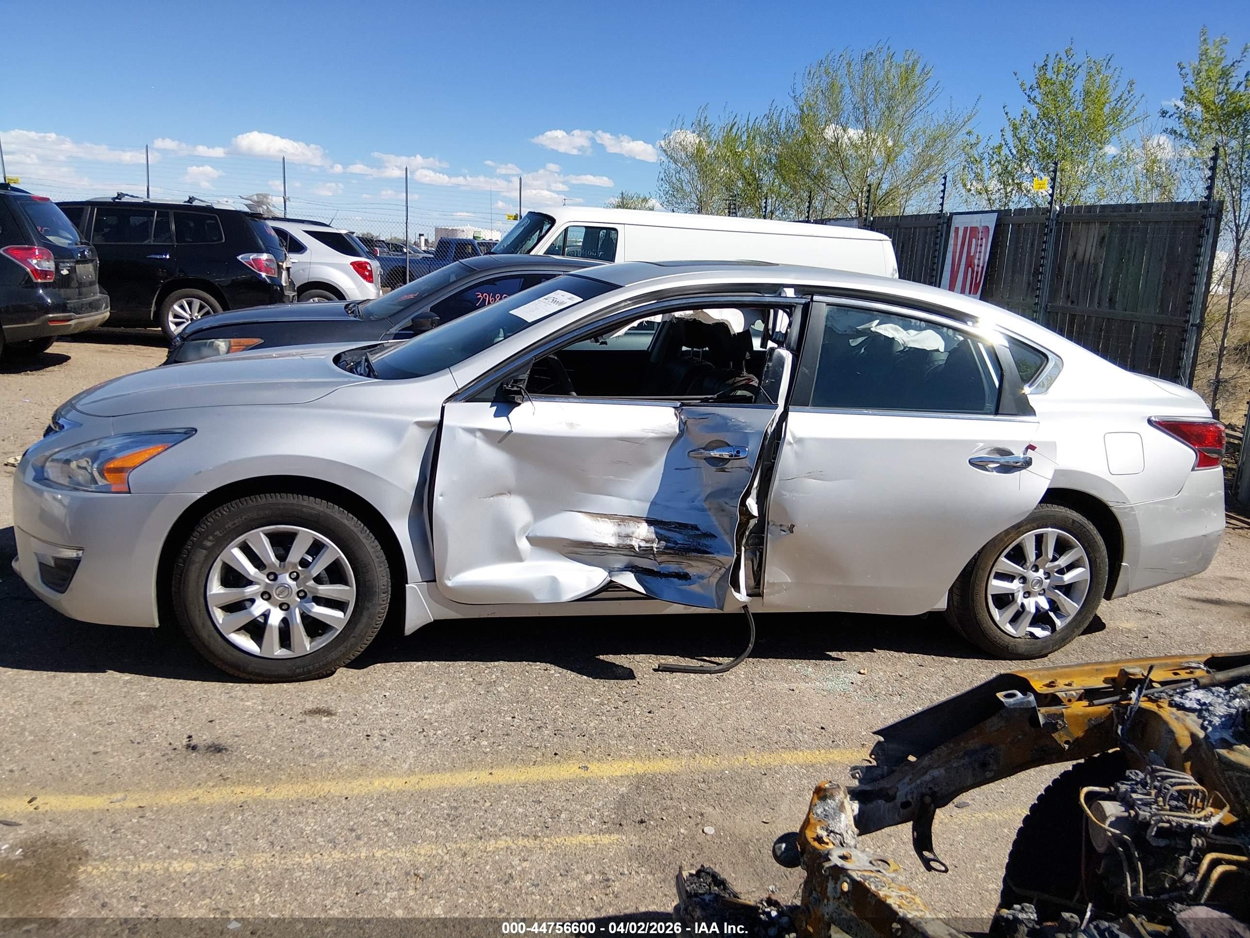 2014 Nissan Altima 2.5 S Silver vin: 1N4AL3AP2EN208356