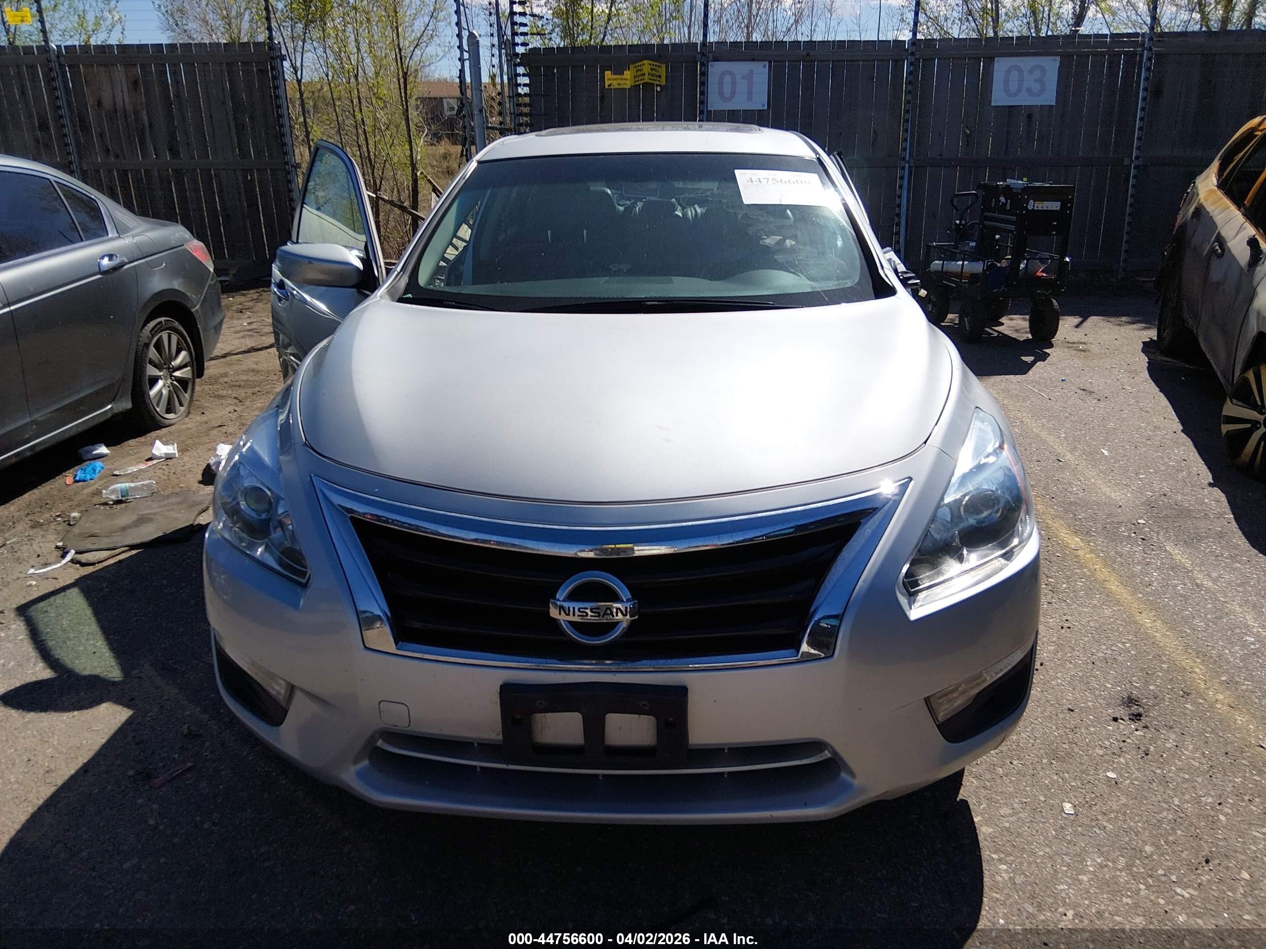 2014 Nissan Altima 2.5 S Silver vin: 1N4AL3AP2EN208356