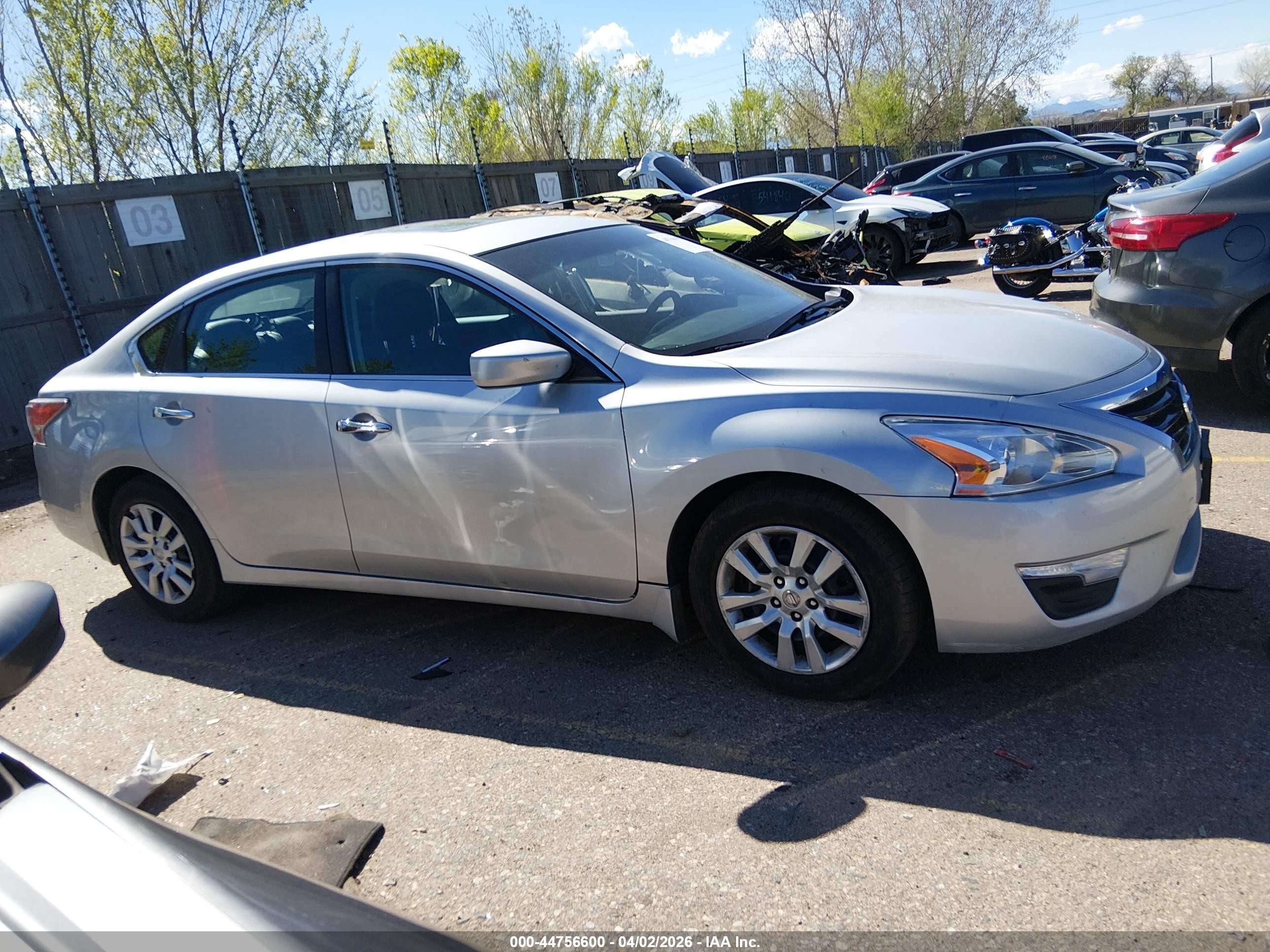 2014 Nissan Altima 2.5 S Silver vin: 1N4AL3AP2EN208356