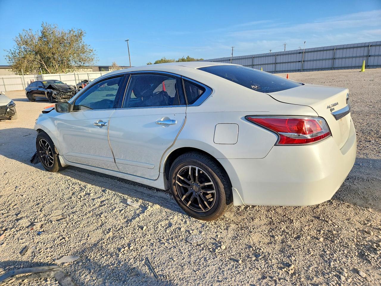 2014 Nissan Altima 2.5 S Белый vin: 1N4AL3AP2EN350884