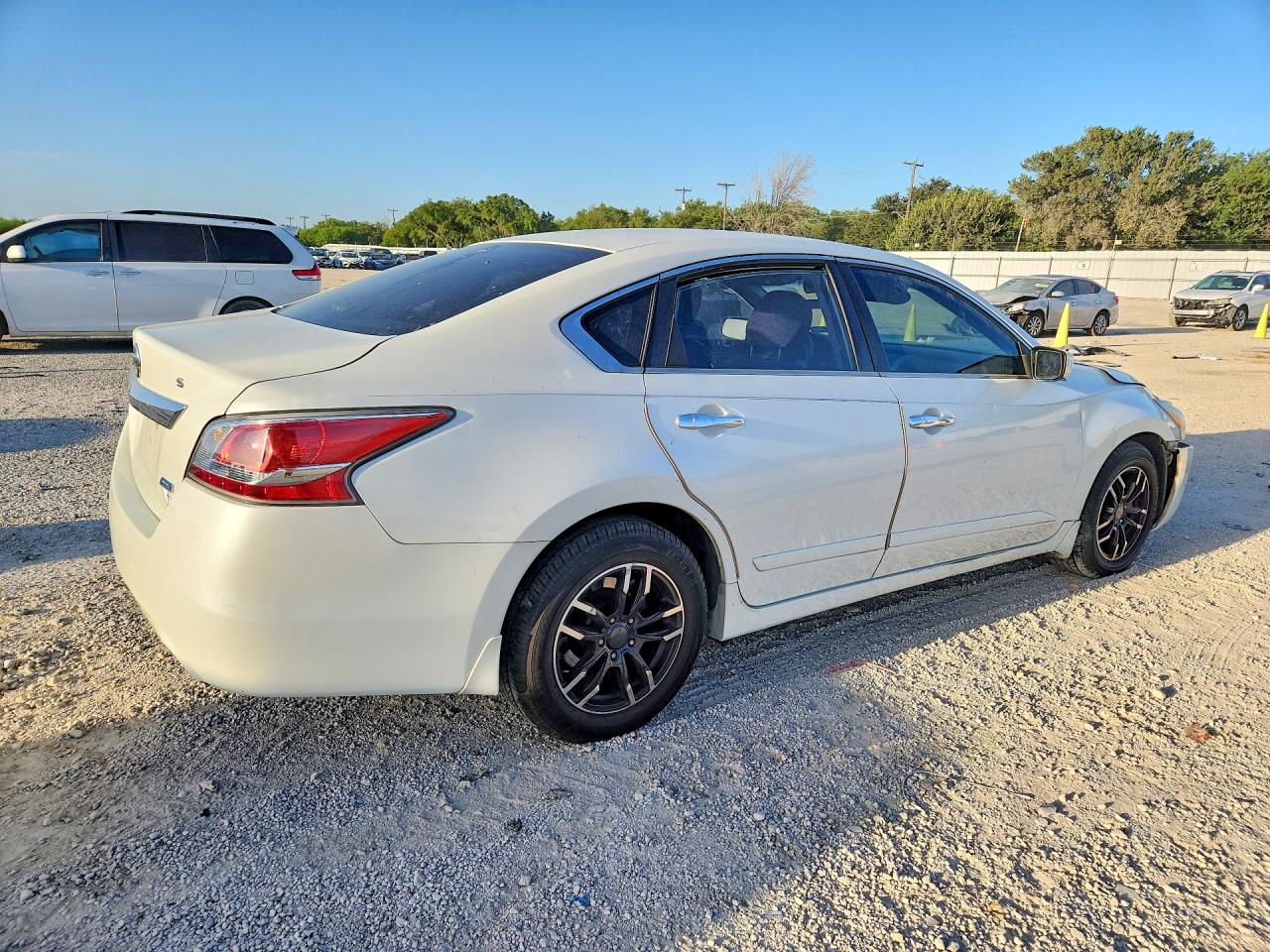 2014 Nissan Altima 2.5 S Белый vin: 1N4AL3AP2EN350884