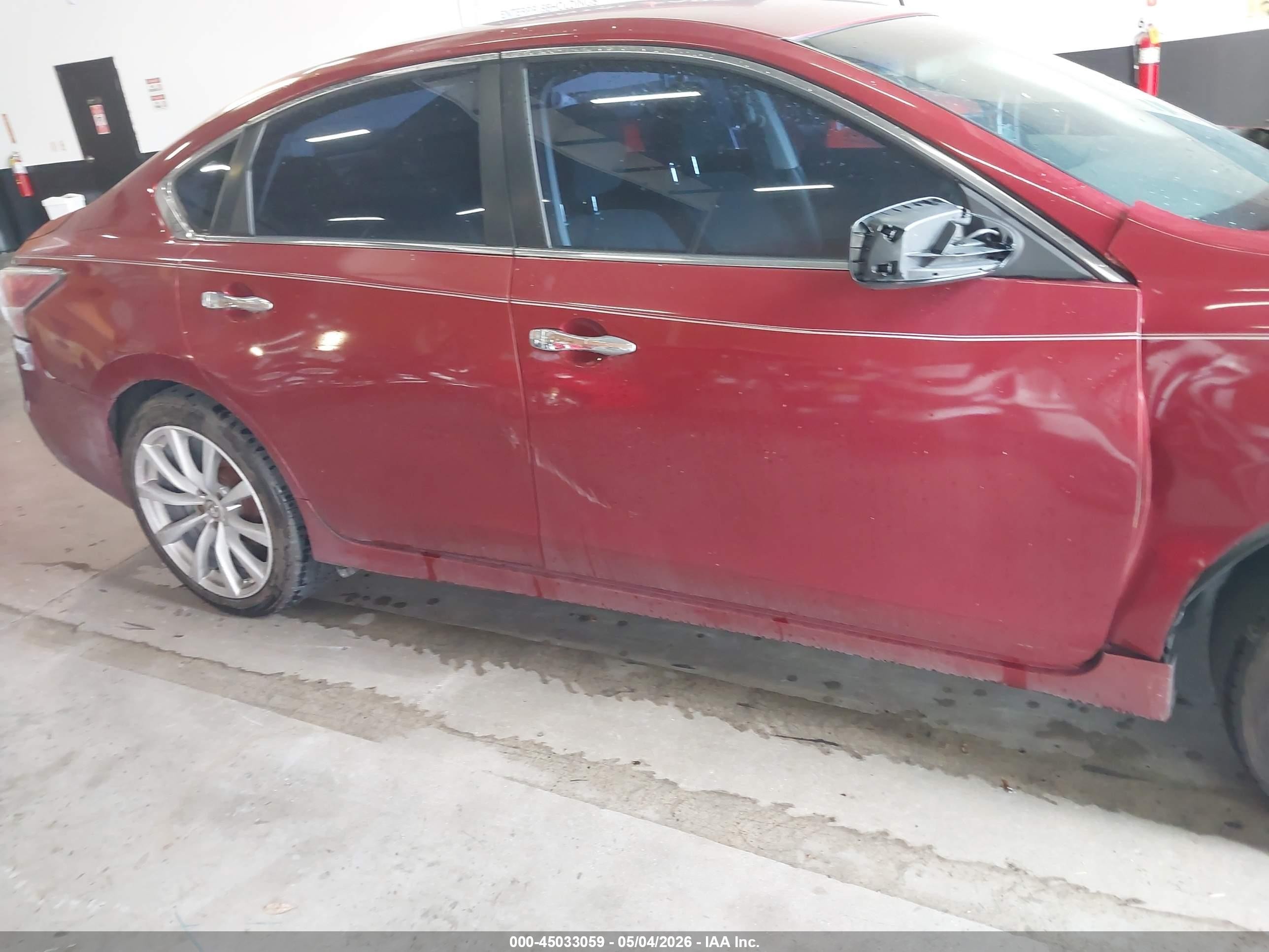 2014 Nissan Altima 2.5/2.5 S/2.5 Sl/2.5 Sv Red vin: 1N4AL3AP2EN352327