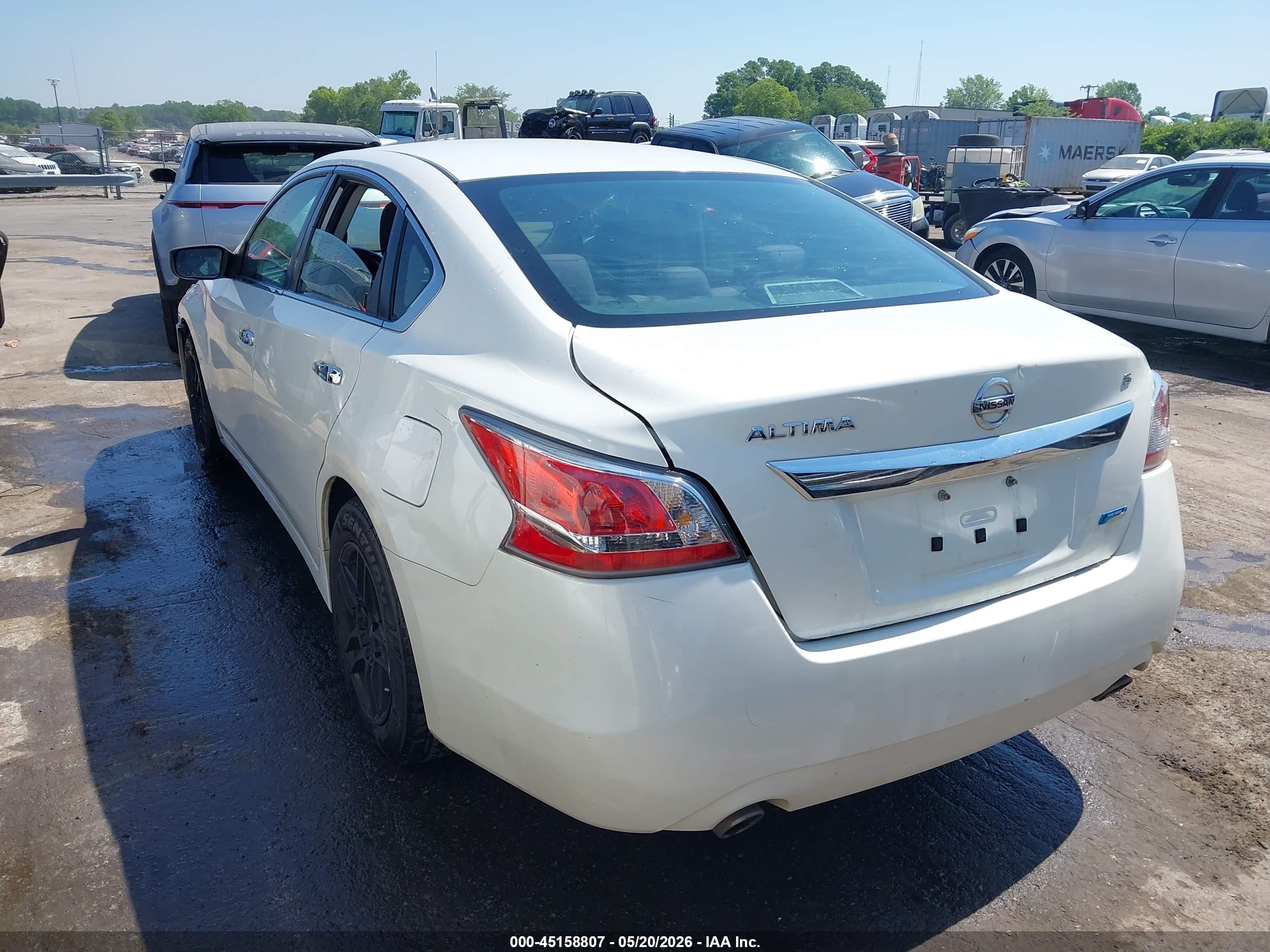 2014 Nissan Altima 2.5 S White vin: 1N4AL3AP2EN357155