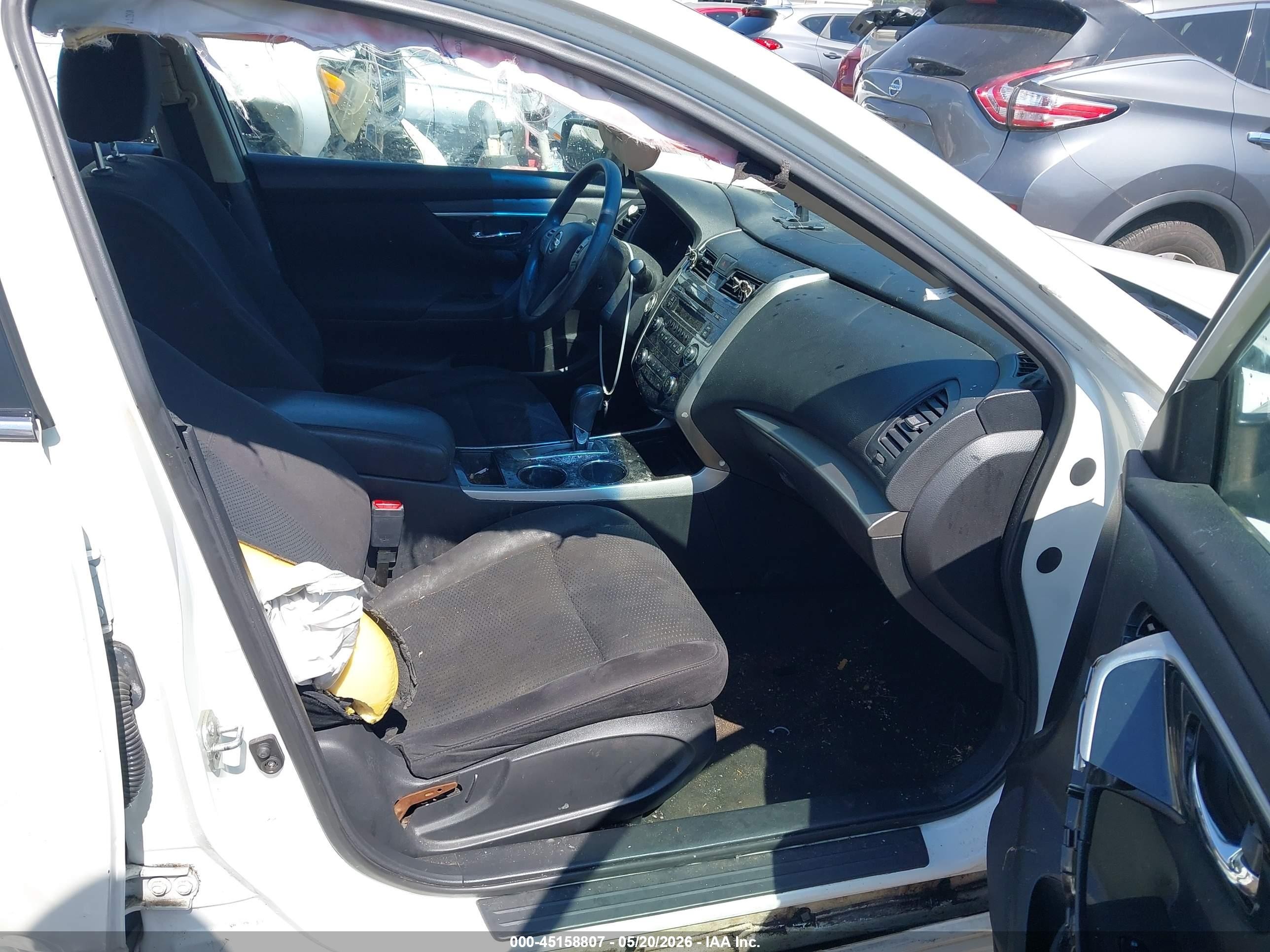 2014 Nissan Altima 2.5 S White vin: 1N4AL3AP2EN357155