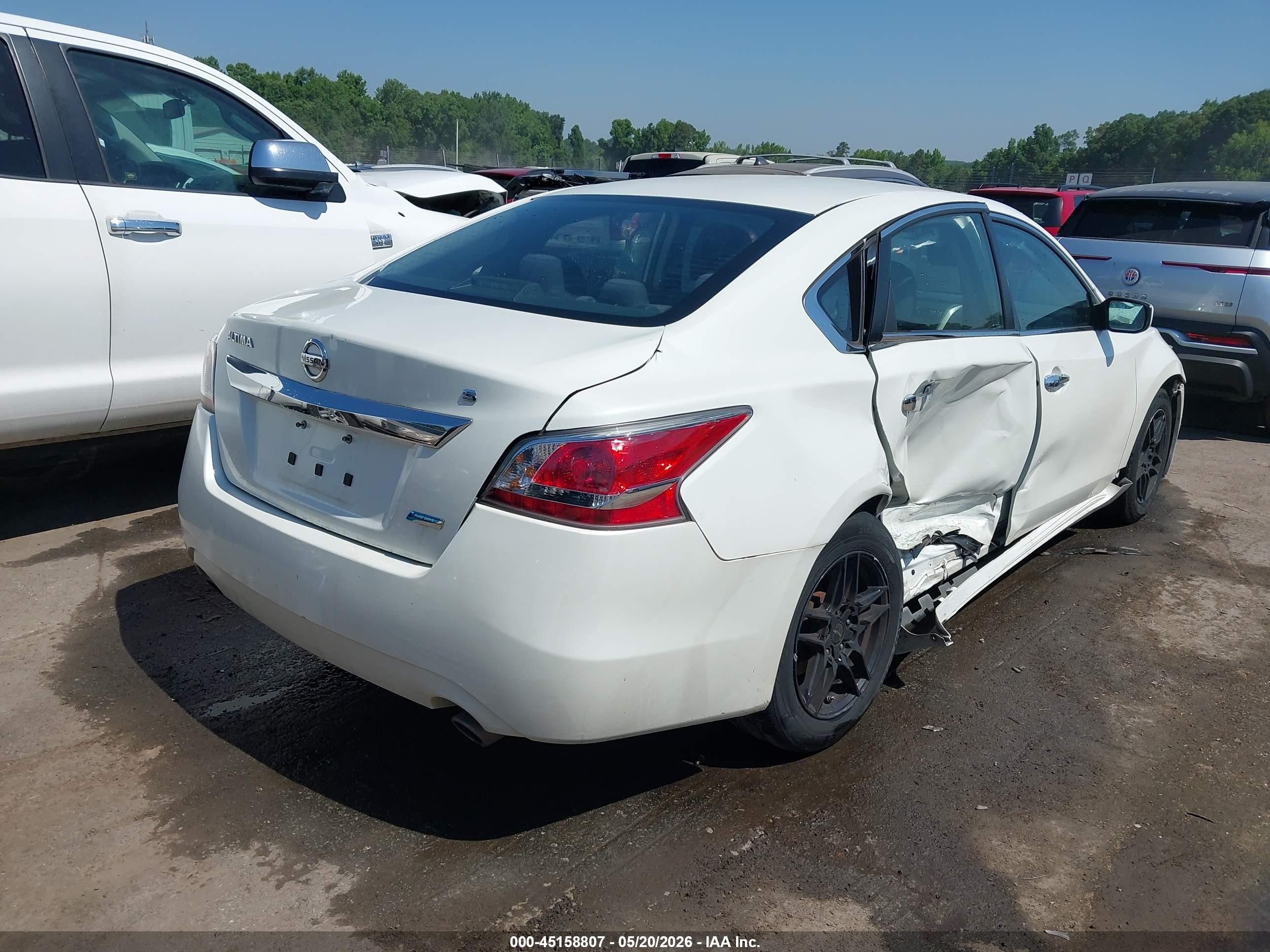 2014 Nissan Altima 2.5 S White vin: 1N4AL3AP2EN357155