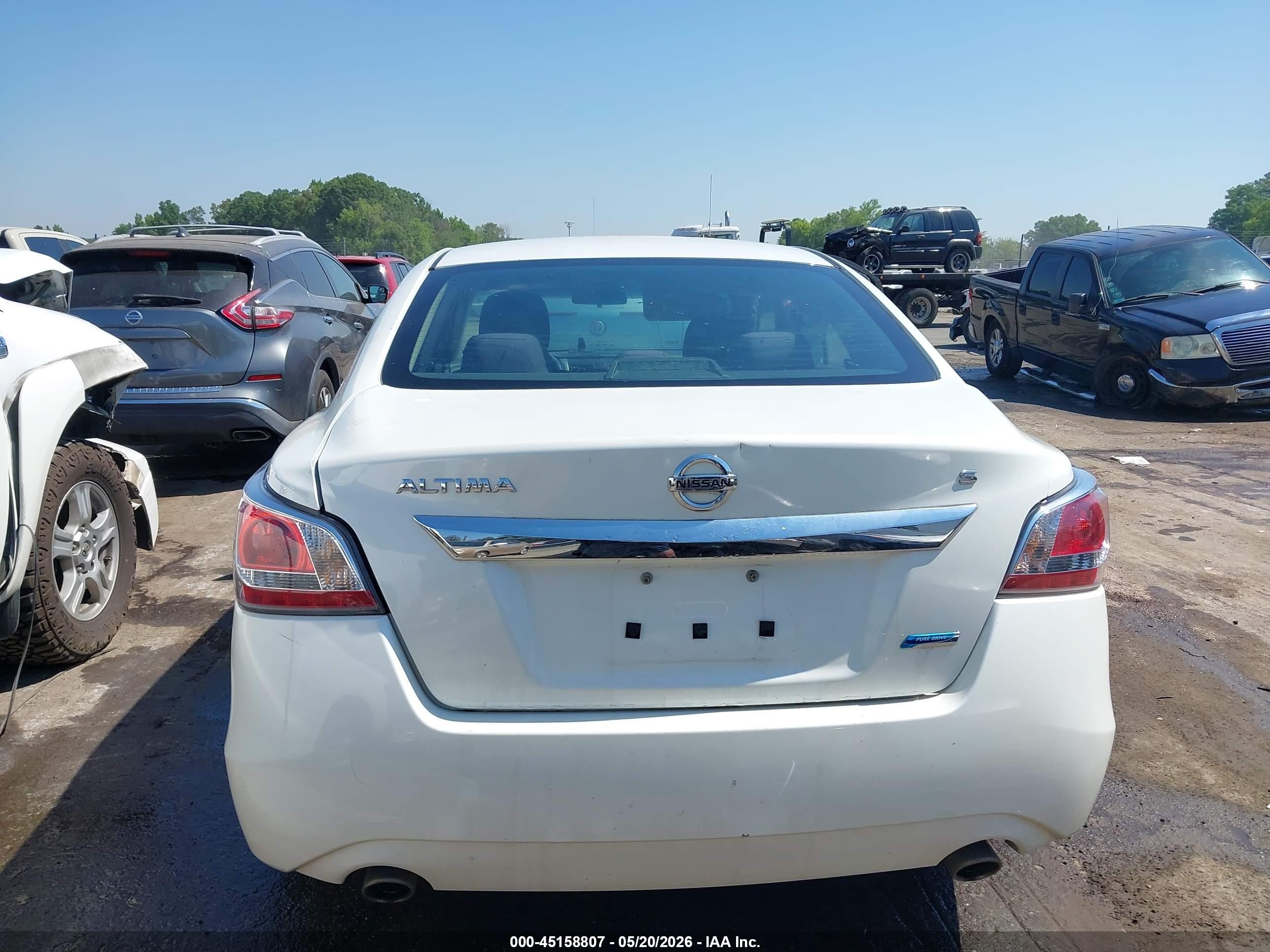 2014 Nissan Altima 2.5 S White vin: 1N4AL3AP2EN357155