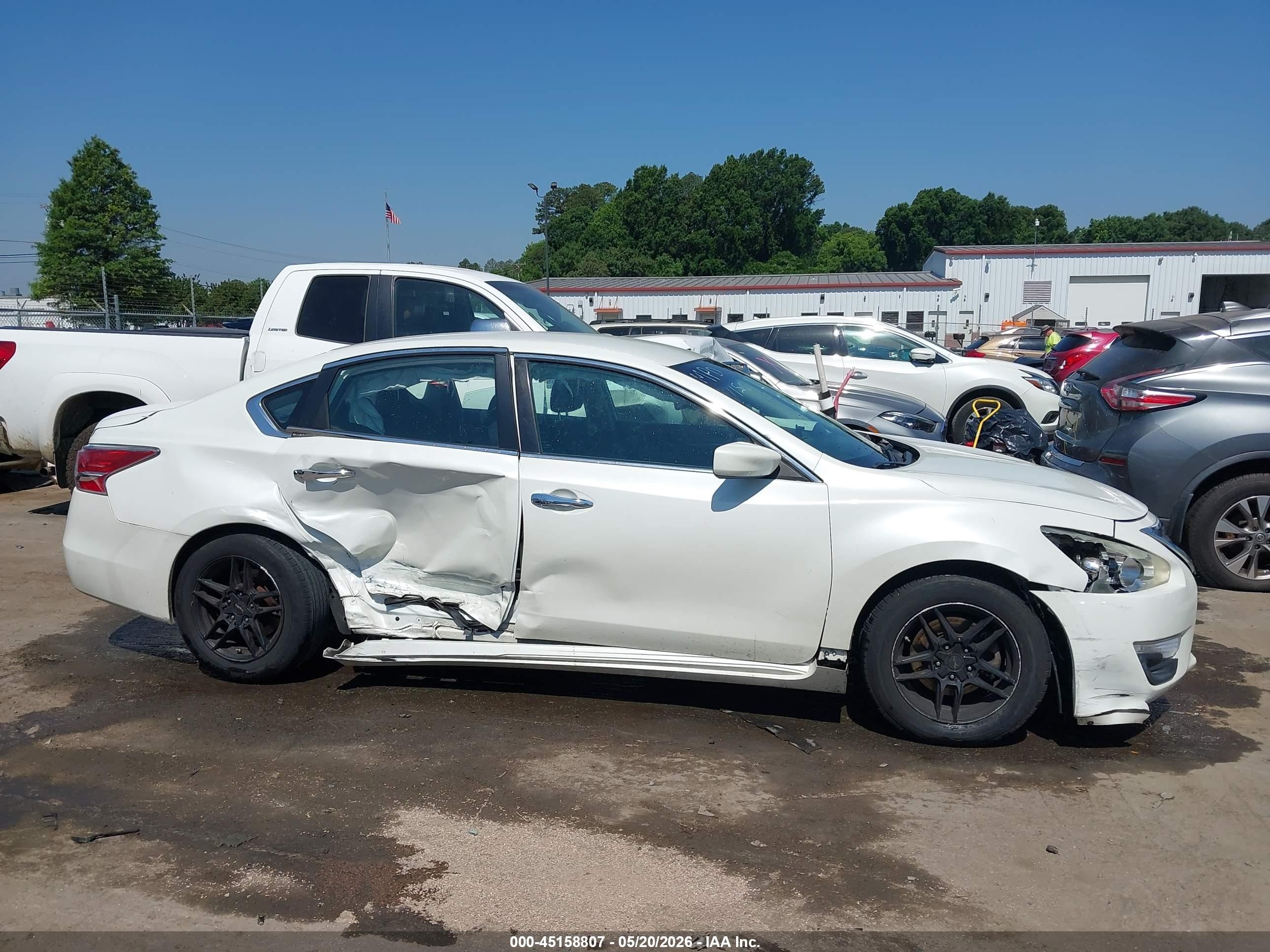 2014 Nissan Altima 2.5 S White vin: 1N4AL3AP2EN357155