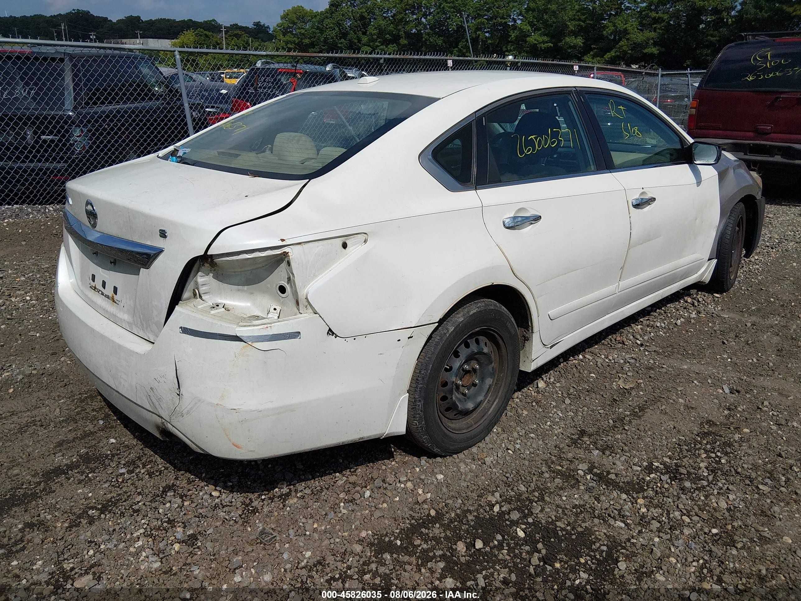 2015 Nissan Altima 2.5 S White vin: 1N4AL3AP2FC106858