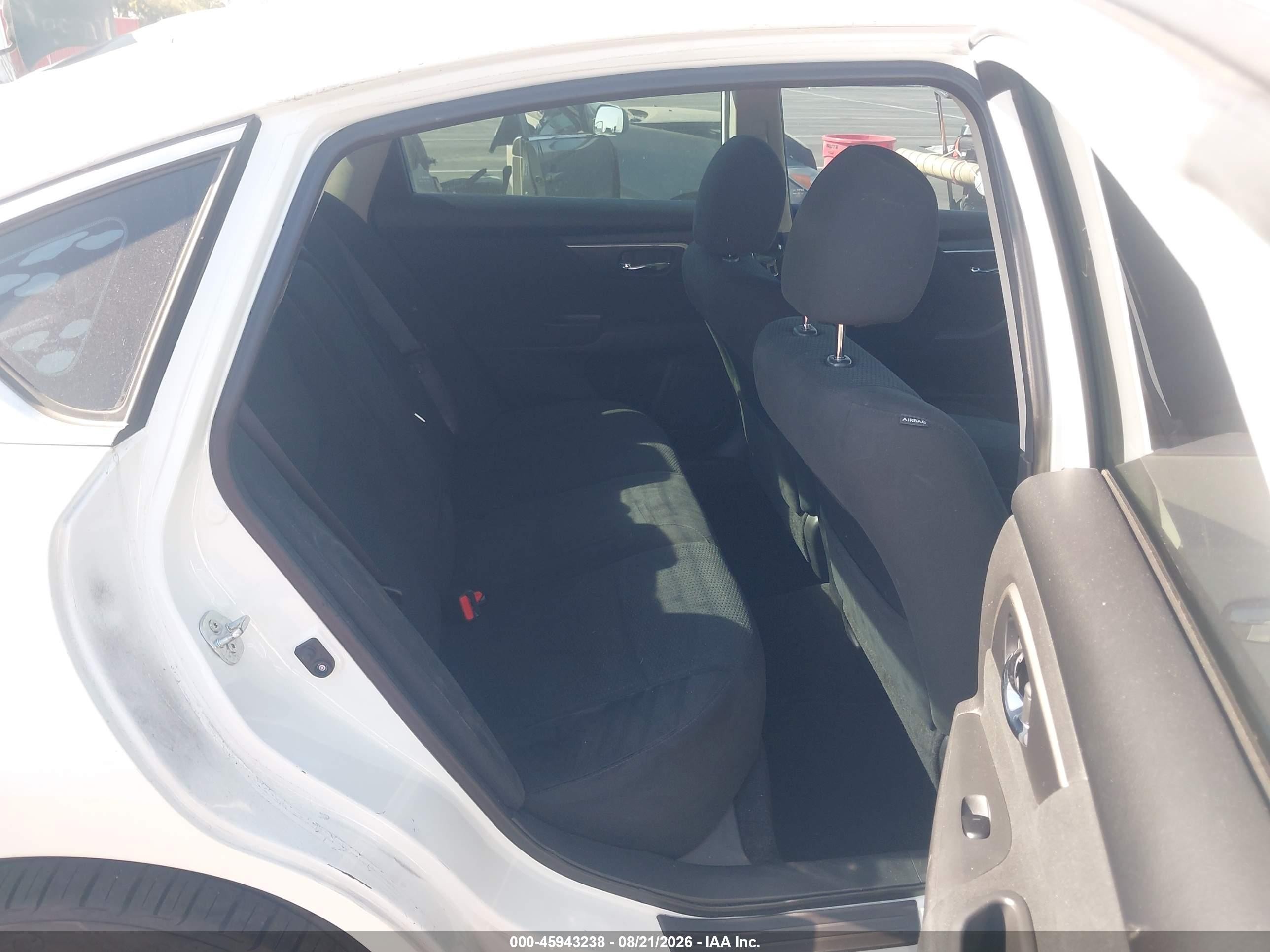 2015 Nissan Altima 2.5 Sv White vin: 1N4AL3AP2FC134188