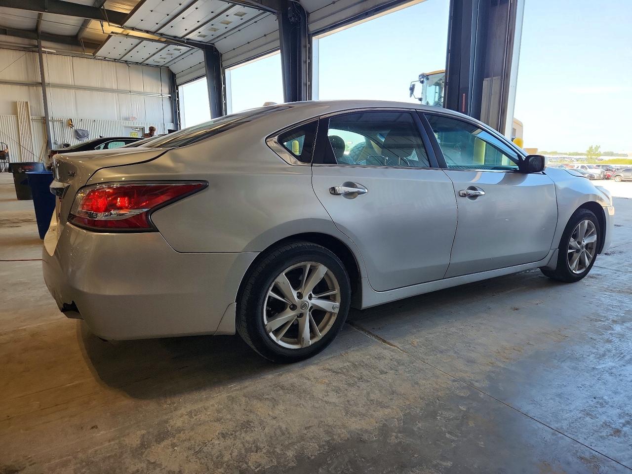 2015 Nissan Altima 2.5 Sv Silver vin: 1N4AL3AP2FC135471