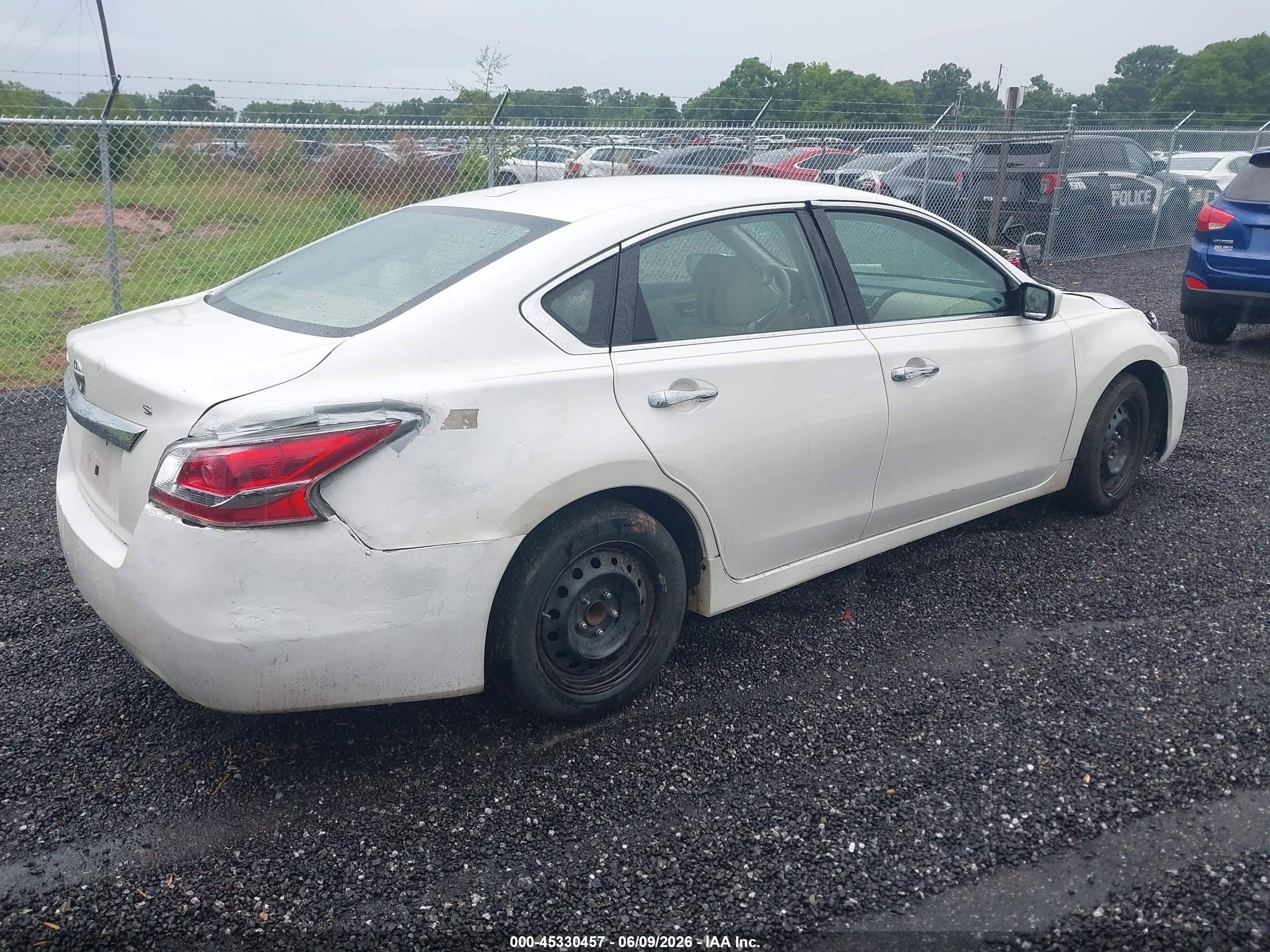 2015 Nissan Altima 2.5 S White vin: 1N4AL3AP2FC136197