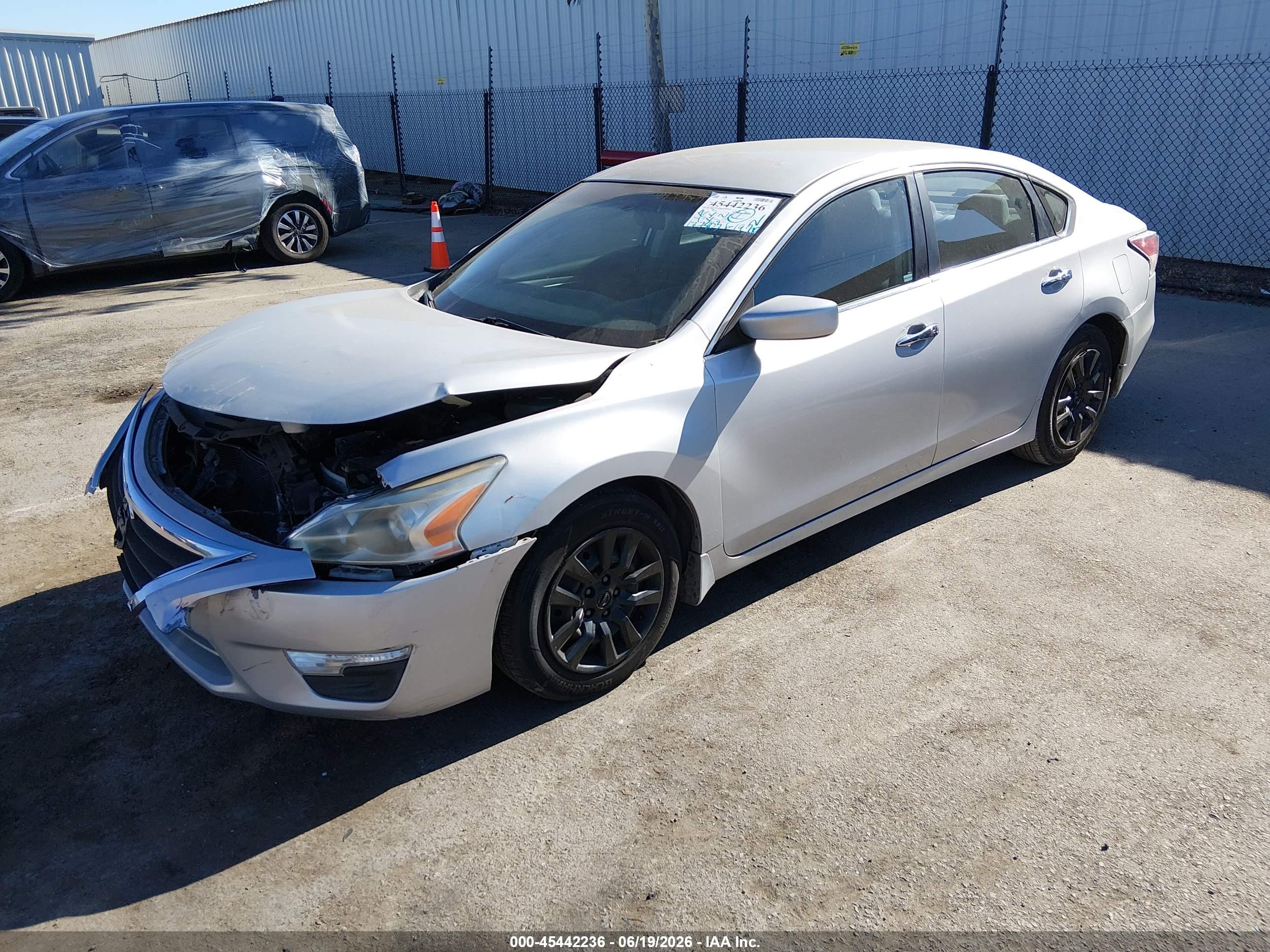 2015 Nissan Altima 2.5 S Silver vin: 1N4AL3AP2FC177901