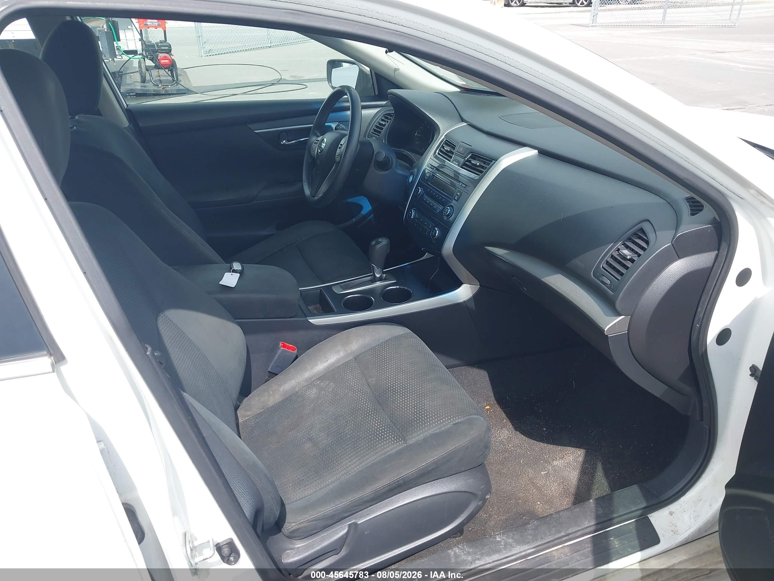 2015 Nissan Altima 2.5 S Белый vin: 1N4AL3AP2FC188462