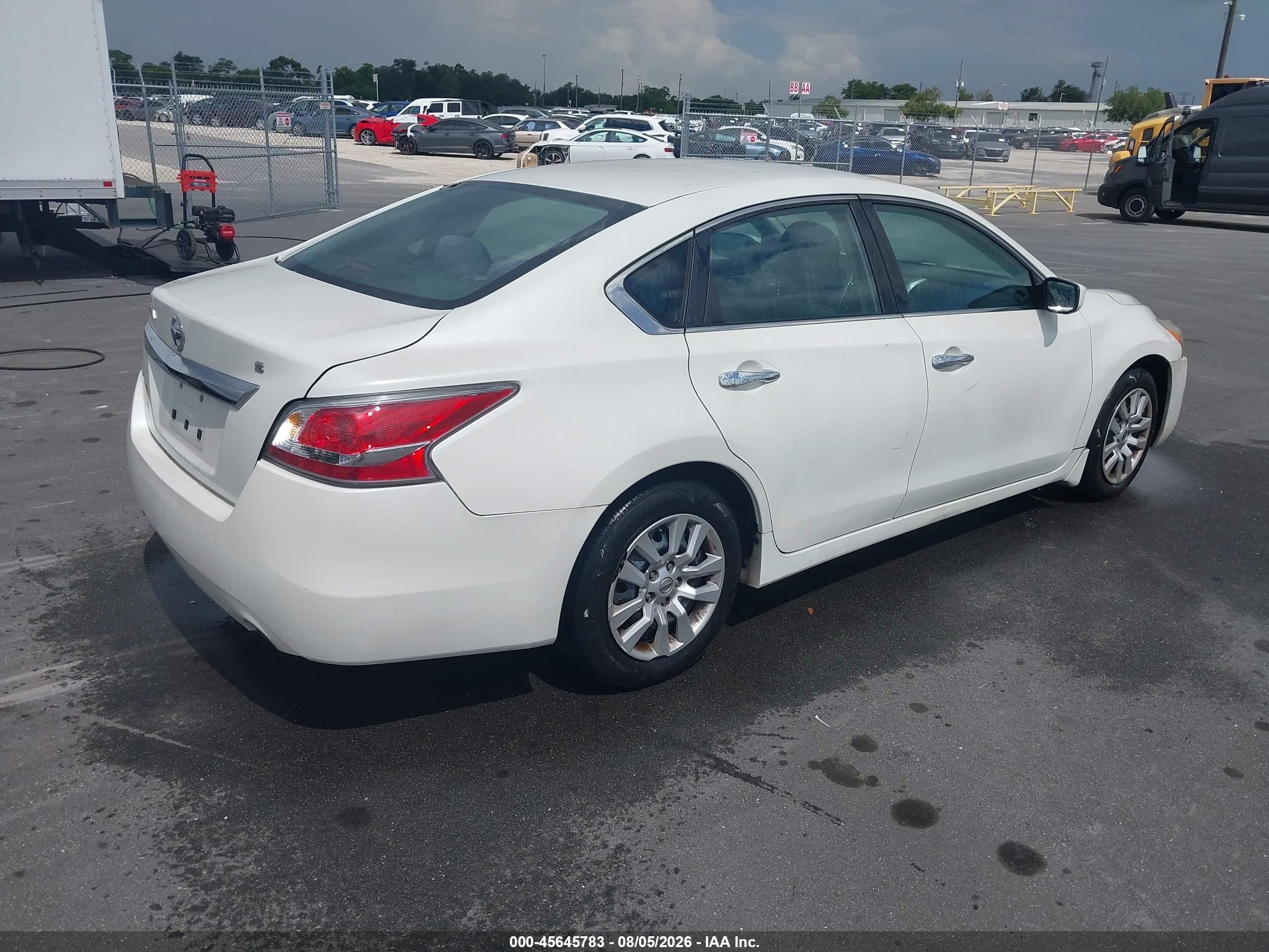 2015 Nissan Altima 2.5 S Белый vin: 1N4AL3AP2FC188462