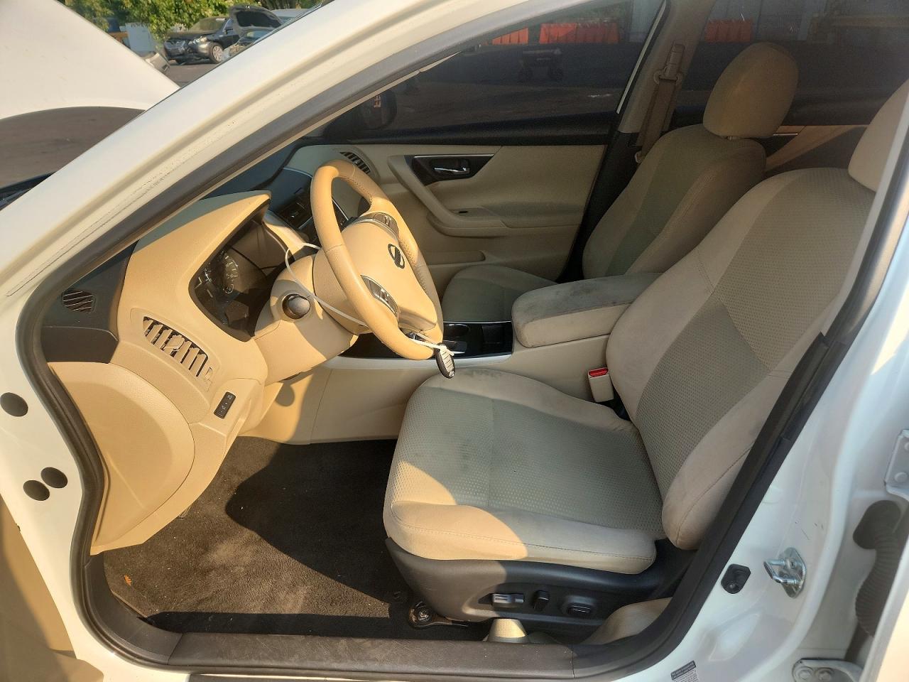 2015 Nissan Altima 2.5 Sv White vin: 1N4AL3AP2FC201002