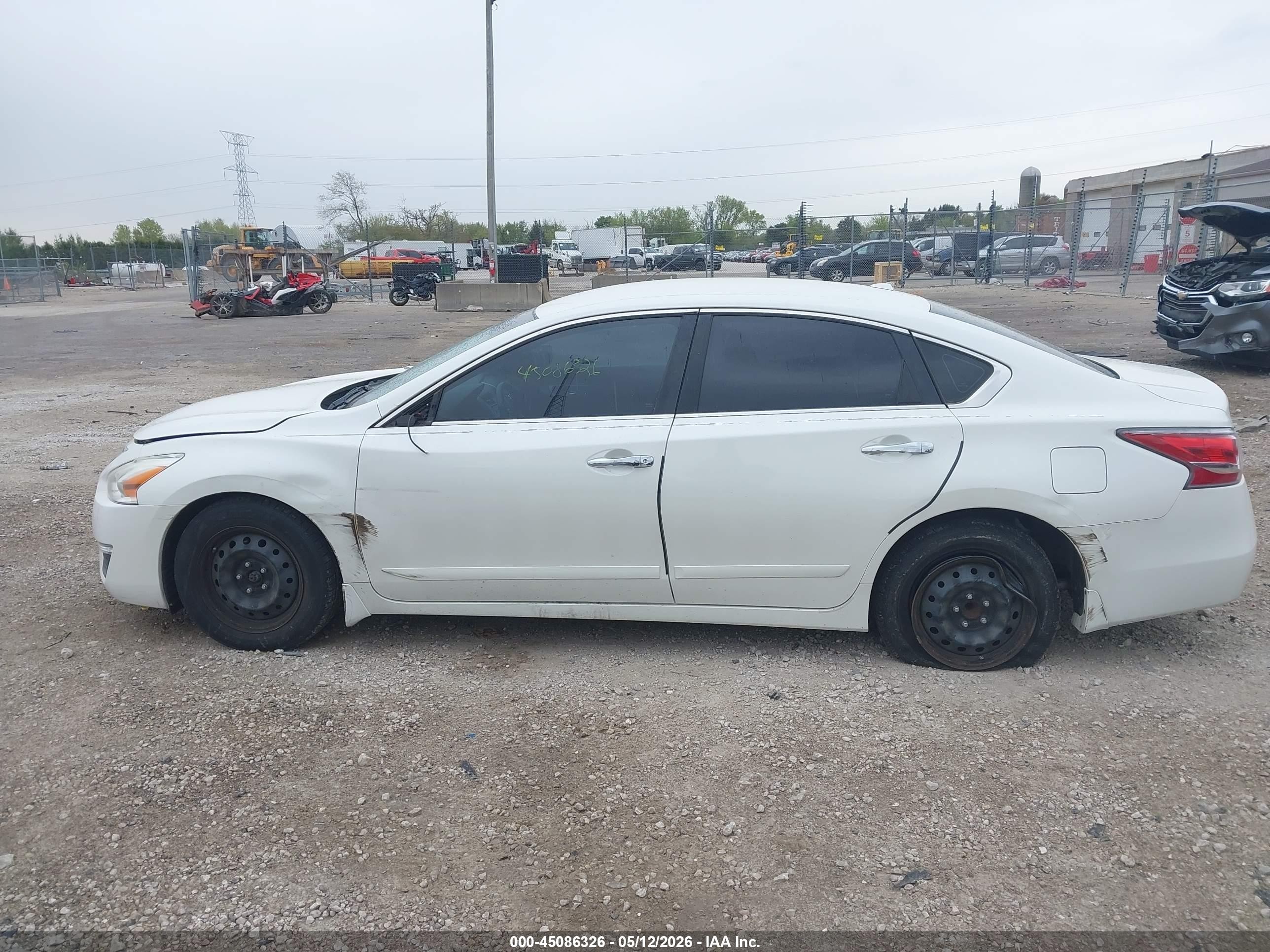 2015 Nissan Altima 2.5 S Белый vin: 1N4AL3AP2FC203803