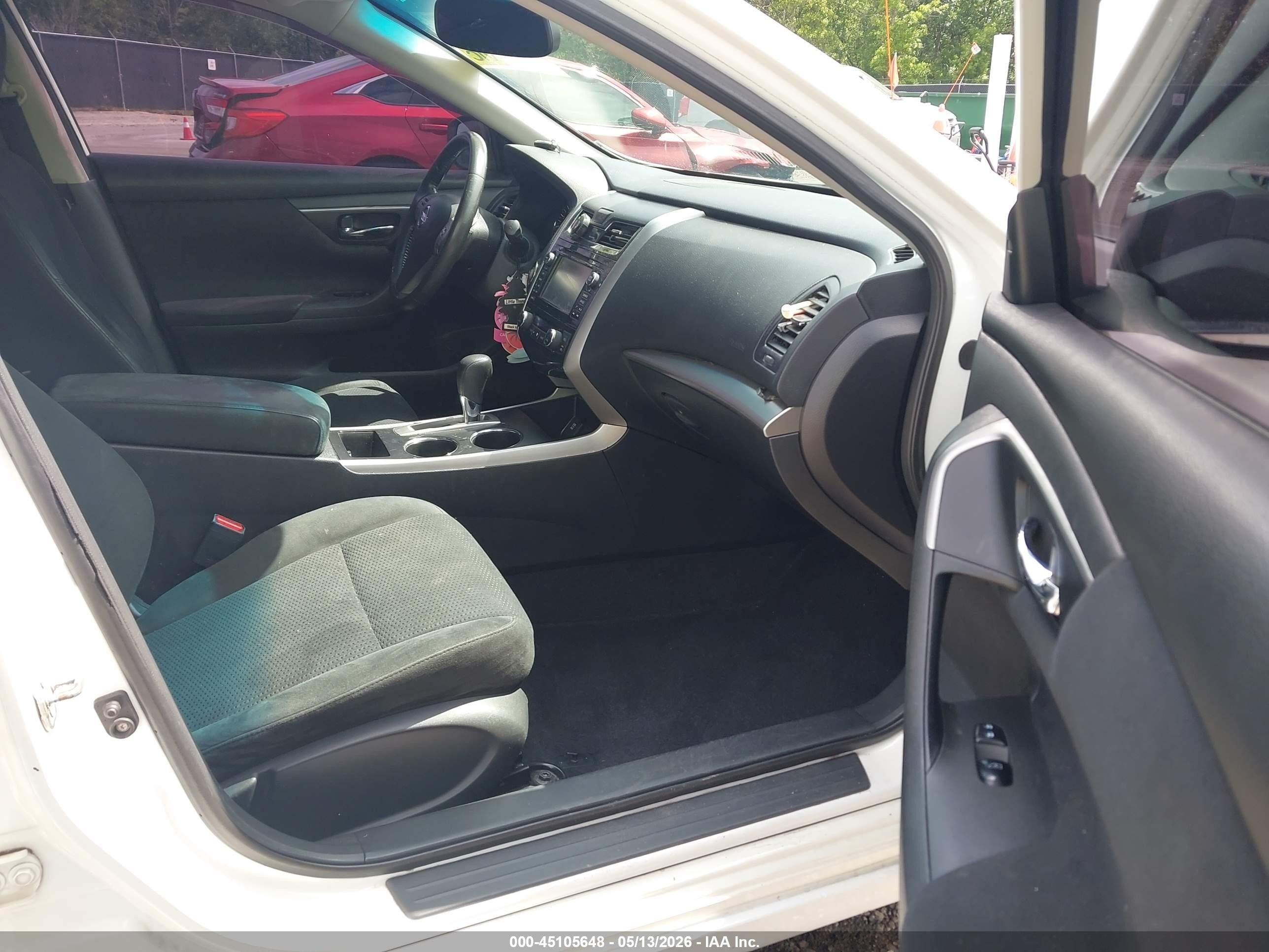 2015 Nissan Altima 2.5 Sv Белый vin: 1N4AL3AP2FC227423