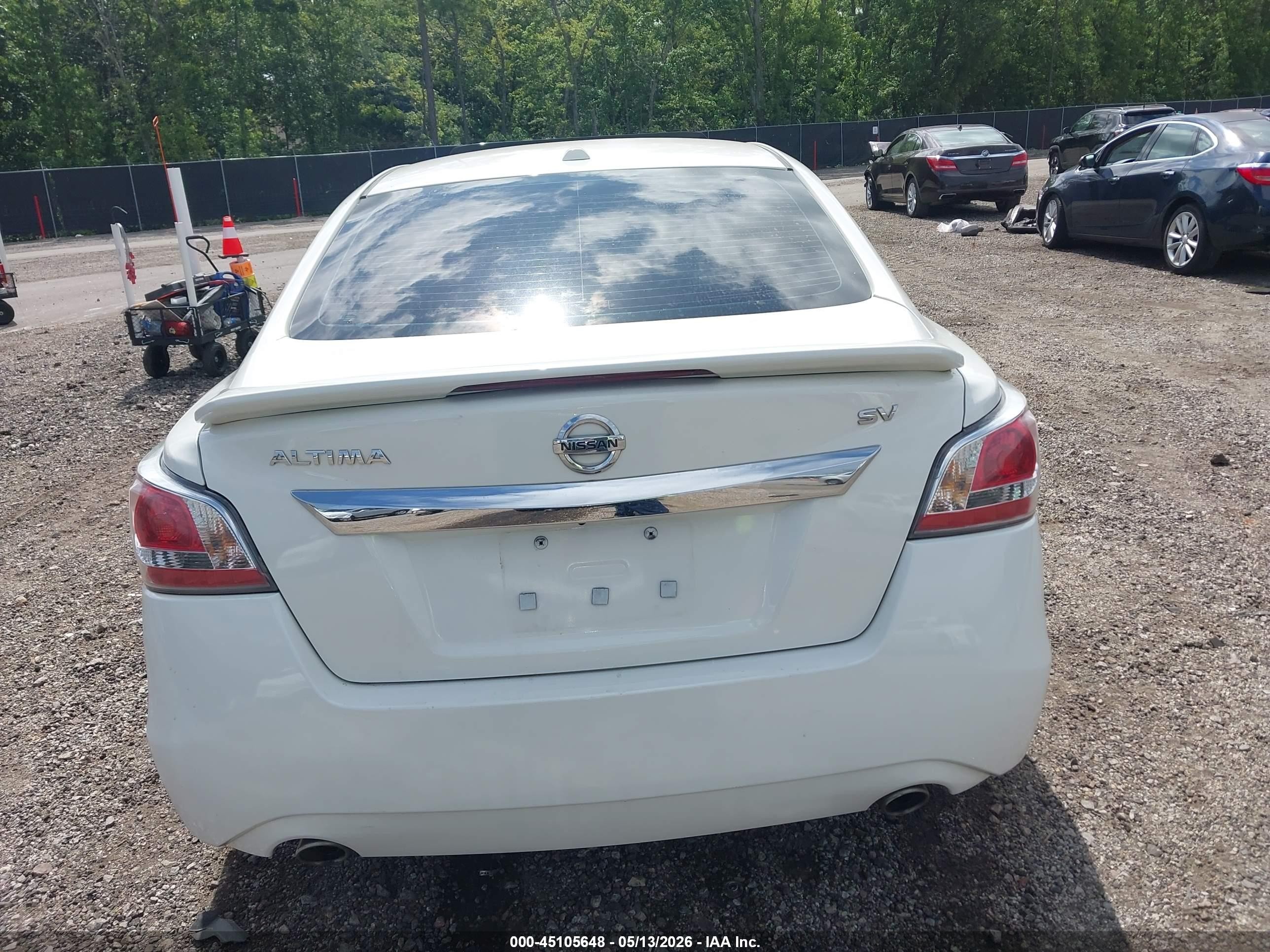 2015 Nissan Altima 2.5 Sv Белый vin: 1N4AL3AP2FC227423