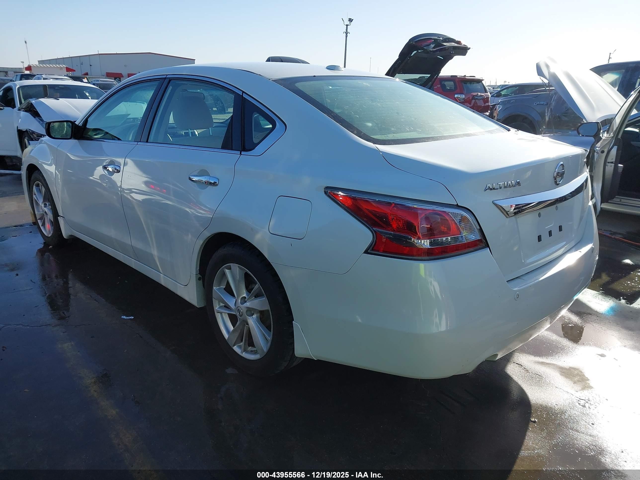 2015 Nissan Altima 2.5 Sv White vin: 1N4AL3AP2FC241158
