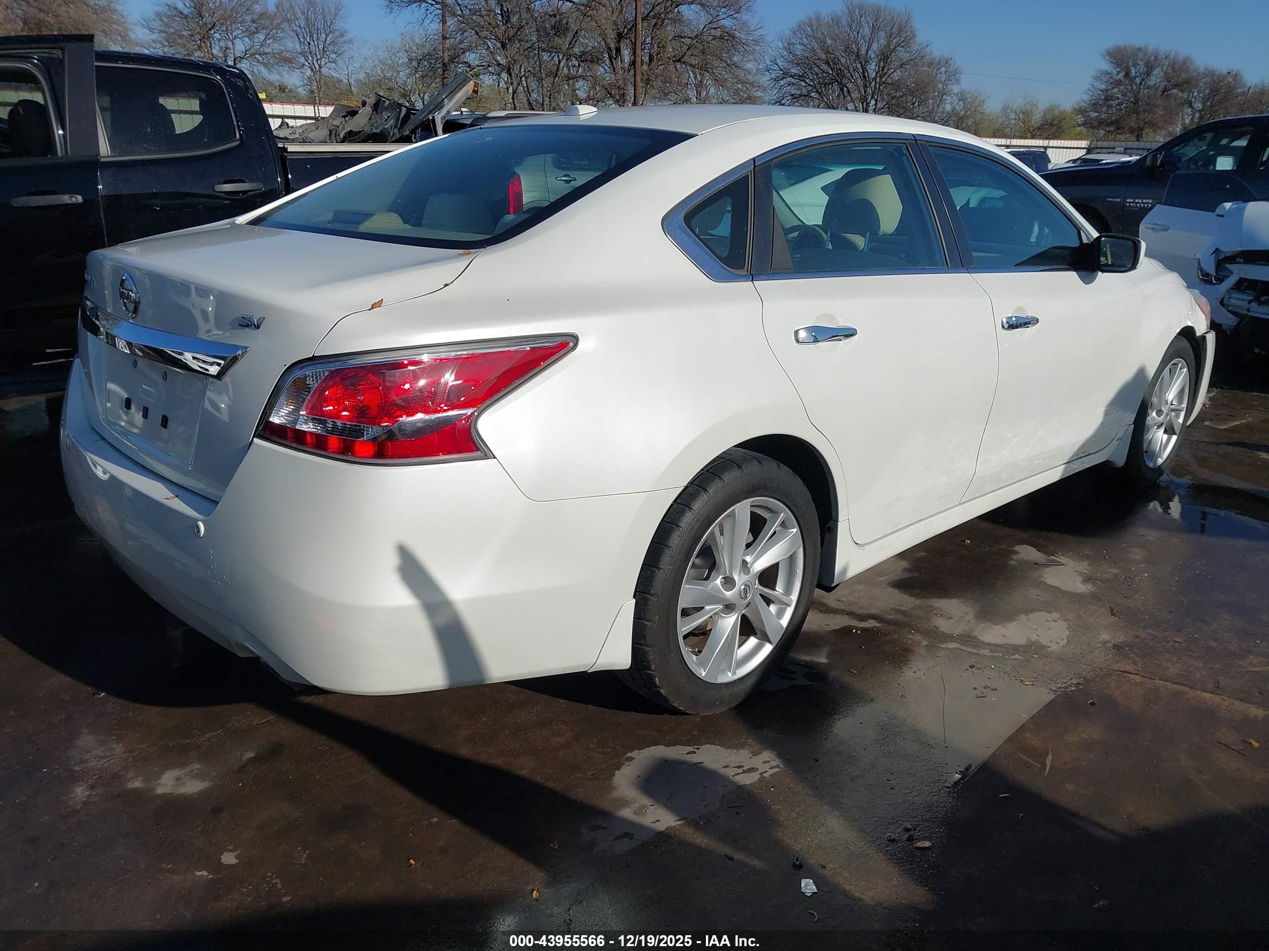 2015 Nissan Altima 2.5 Sv White vin: 1N4AL3AP2FC241158