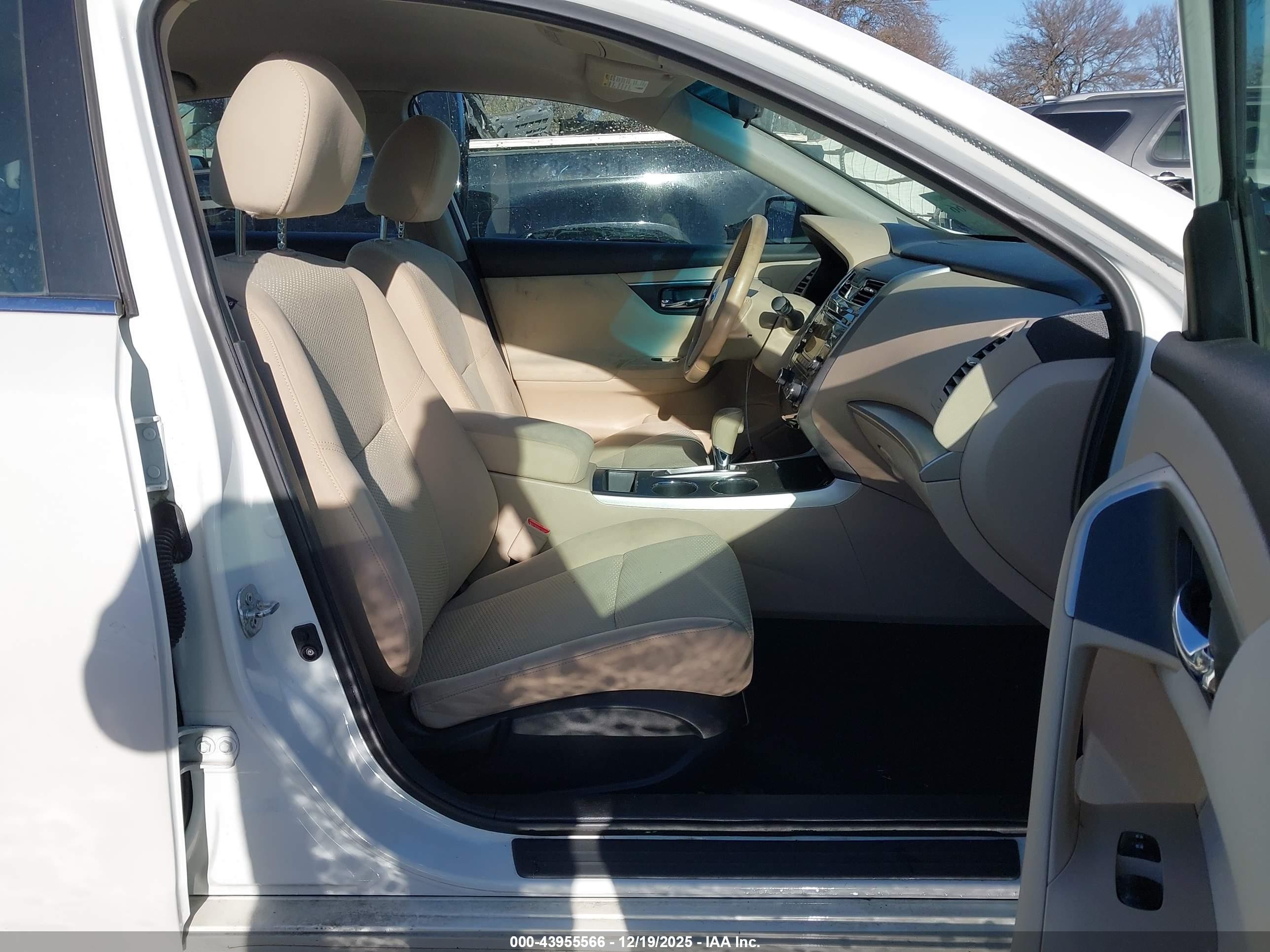 2015 Nissan Altima 2.5 Sv White vin: 1N4AL3AP2FC241158