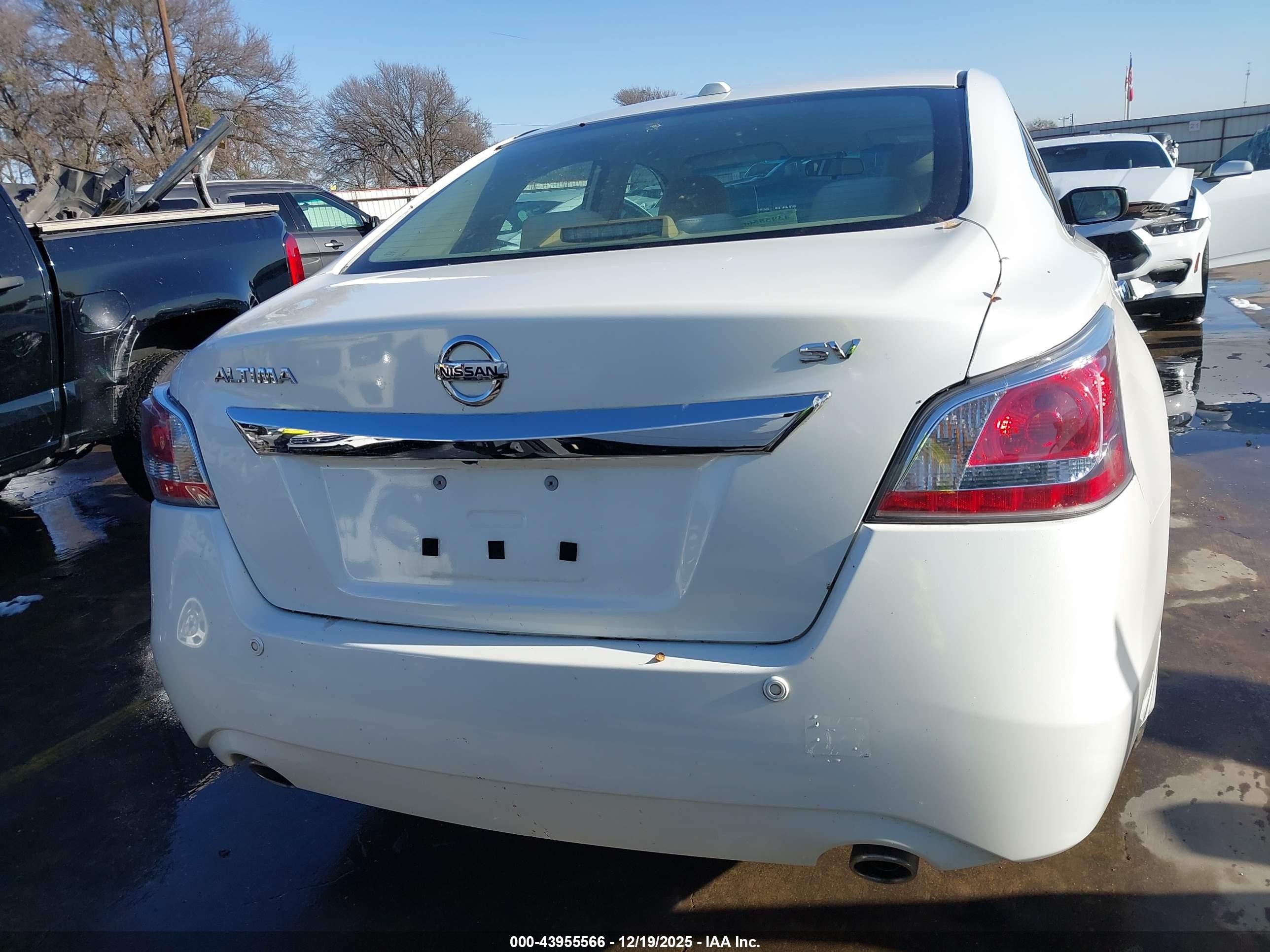 2015 Nissan Altima 2.5 Sv White vin: 1N4AL3AP2FC241158