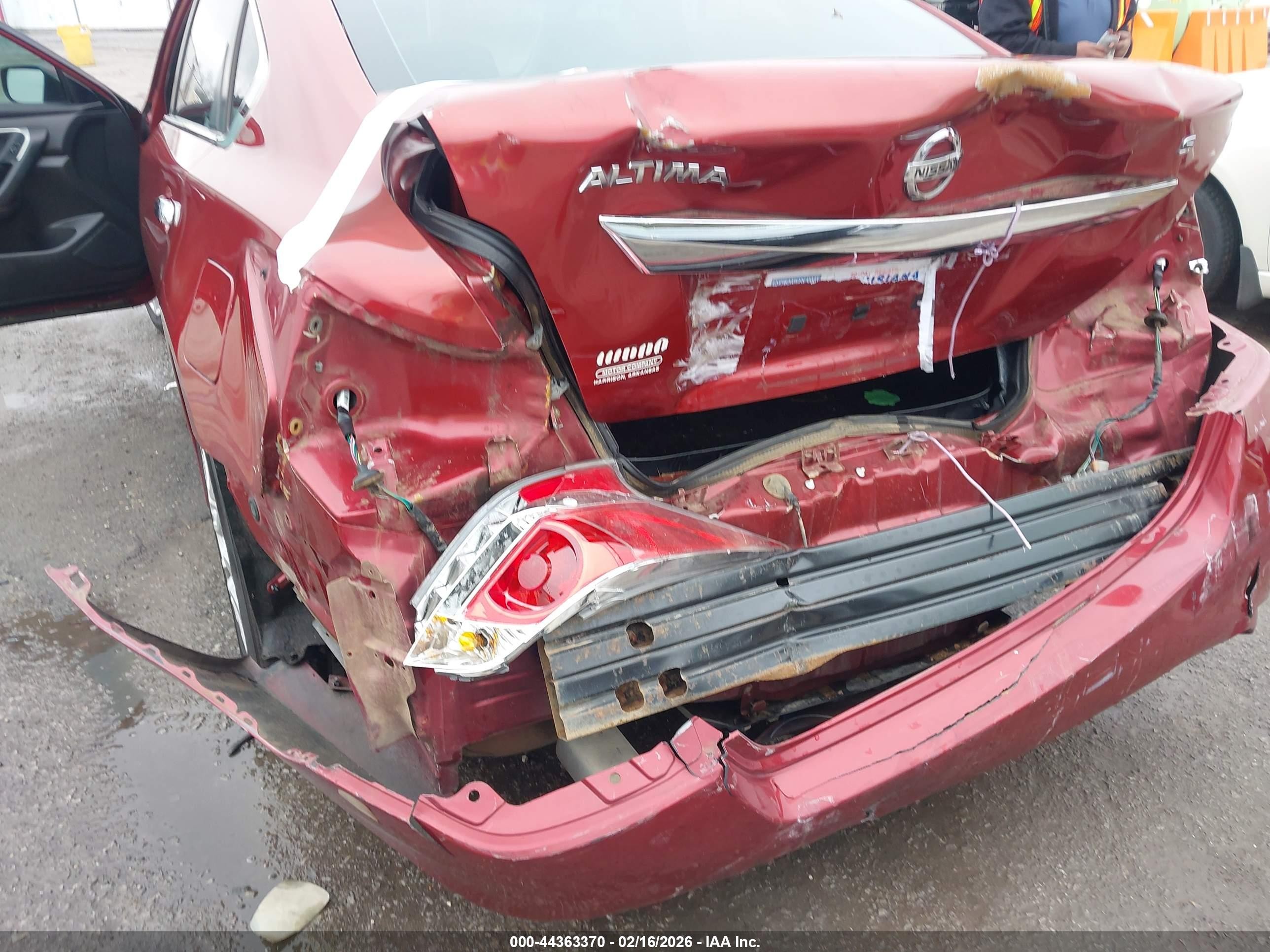 2015 Nissan Altima 2.5/2.5 S/2.5 Sl/2.5 Sv Red vin: 1N4AL3AP2FC245470