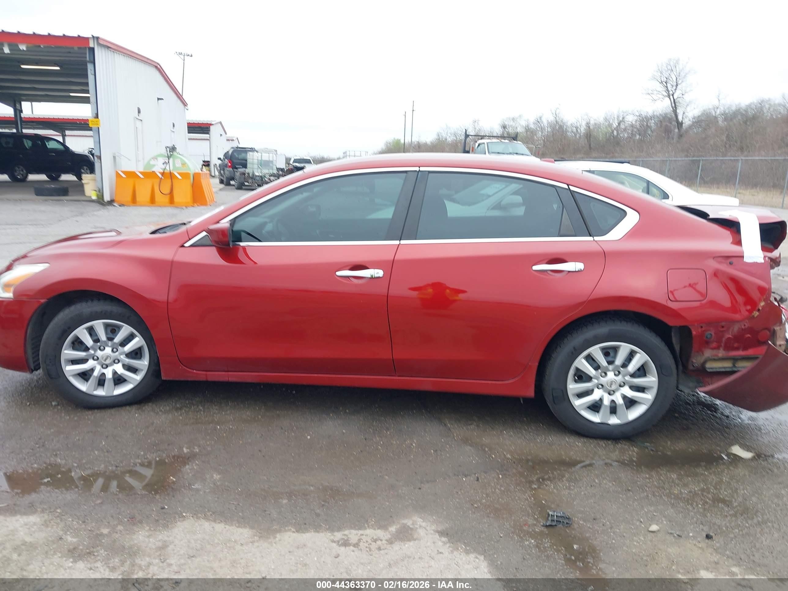 2015 Nissan Altima 2.5/2.5 S/2.5 Sl/2.5 Sv Red vin: 1N4AL3AP2FC245470