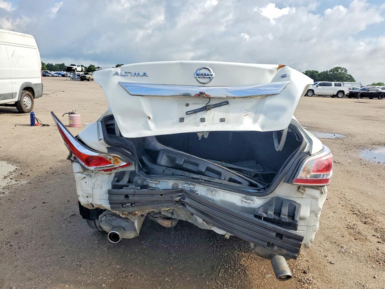 2015 Nissan Altima 2.5 S White vin: 1N4AL3AP2FC250698