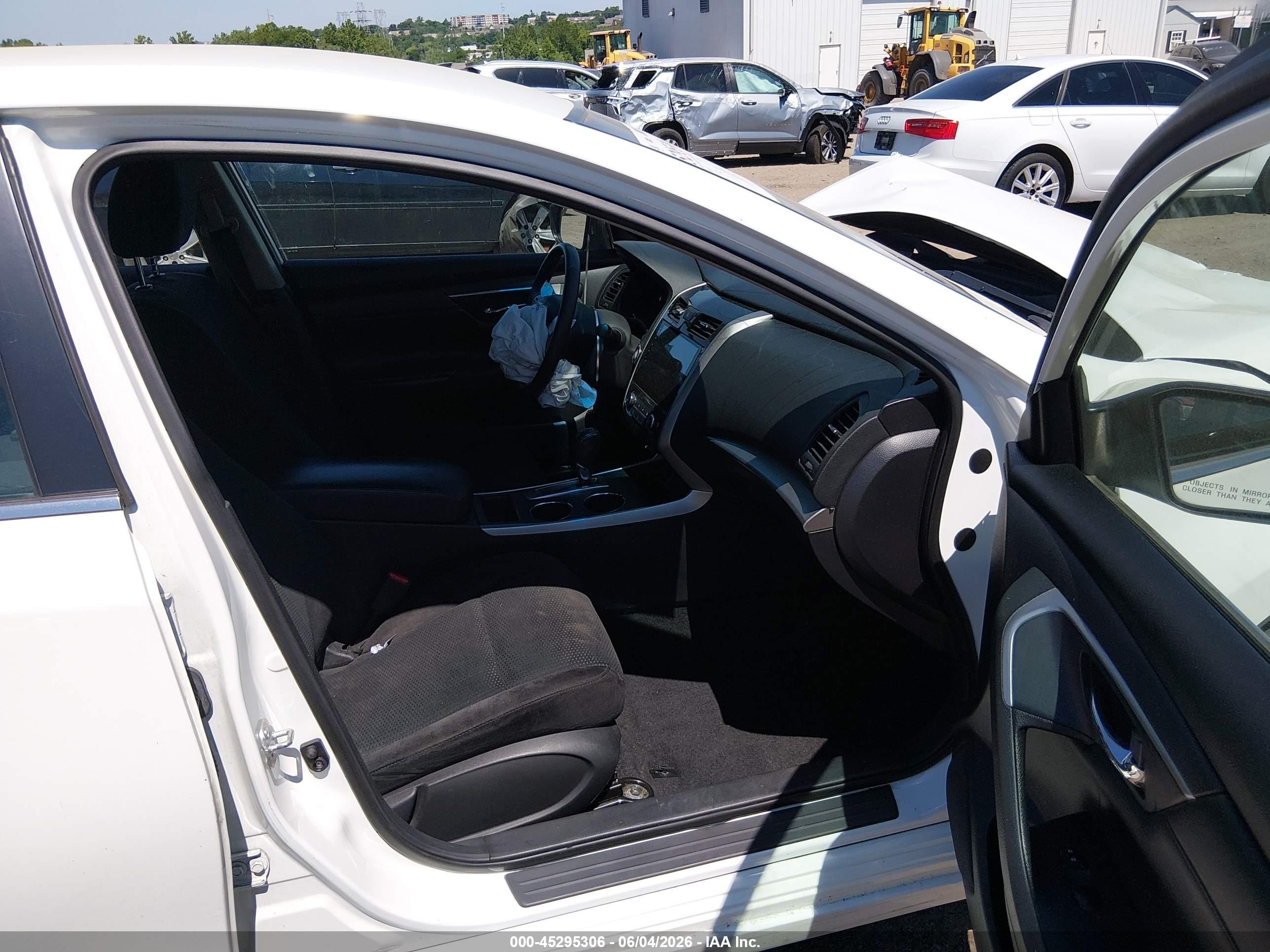 2015 Nissan Altima 2.5 S Белый vin: 1N4AL3AP2FC251687