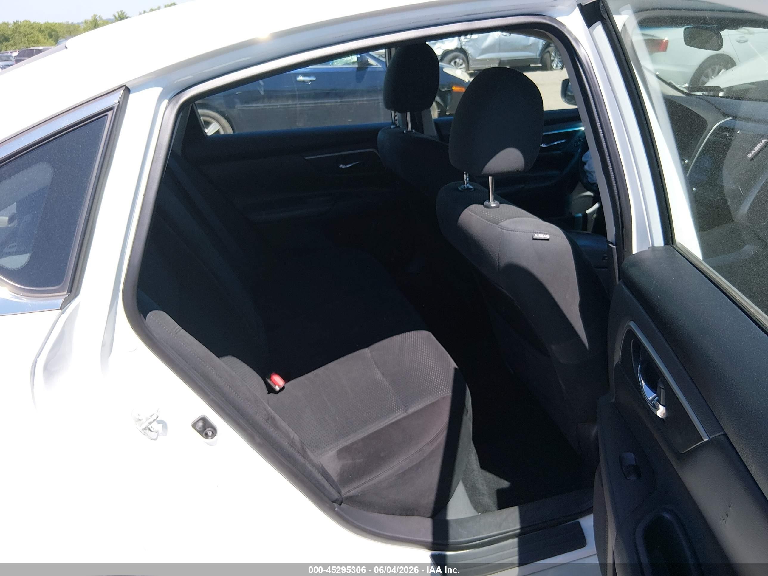 2015 Nissan Altima 2.5 S Белый vin: 1N4AL3AP2FC251687