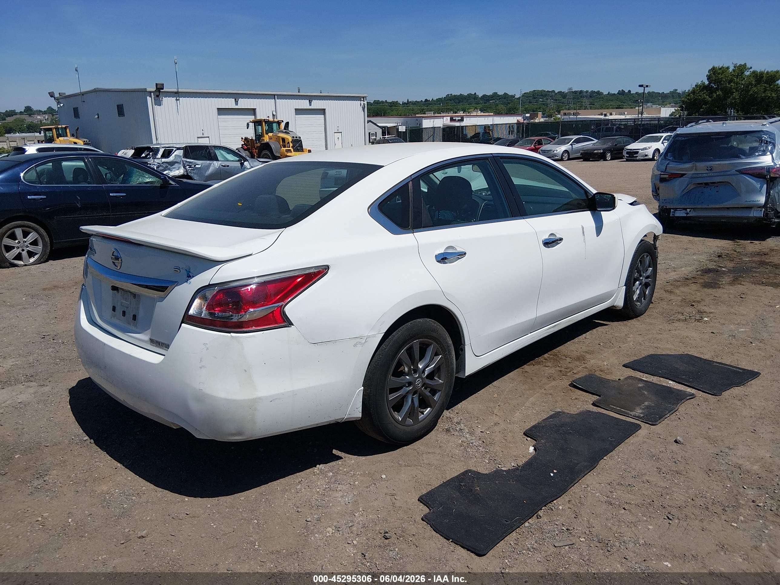 2015 Nissan Altima 2.5 S Белый vin: 1N4AL3AP2FC251687