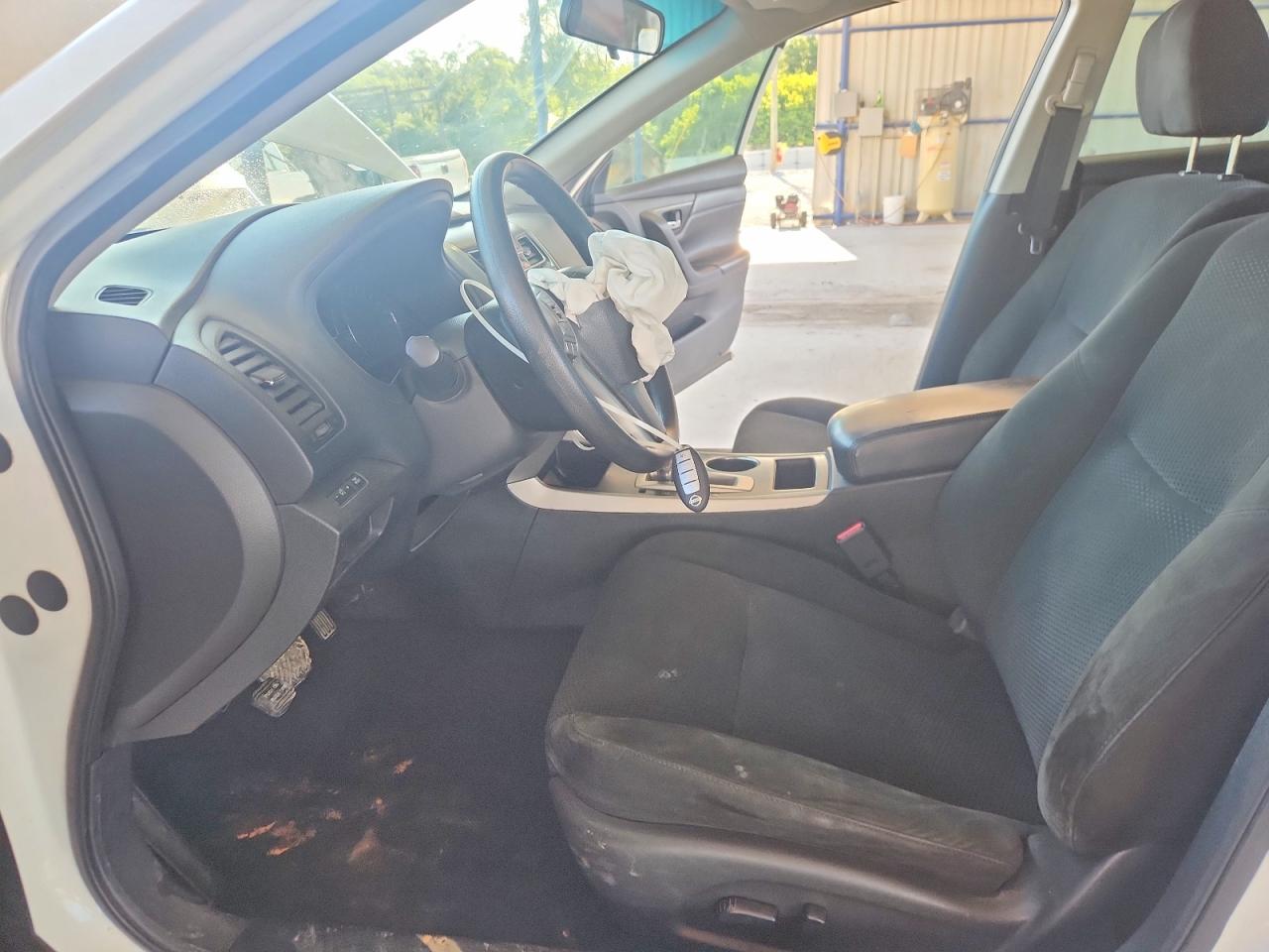 2015 Nissan Altima 2.5 S White vin: 1N4AL3AP2FC273740