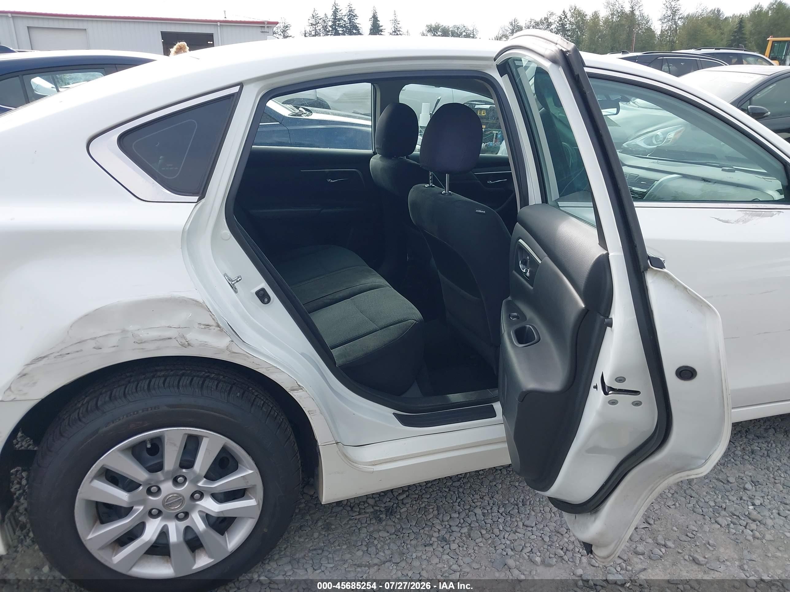 2015 Nissan Altima 2.5 S White vin: 1N4AL3AP2FC282261
