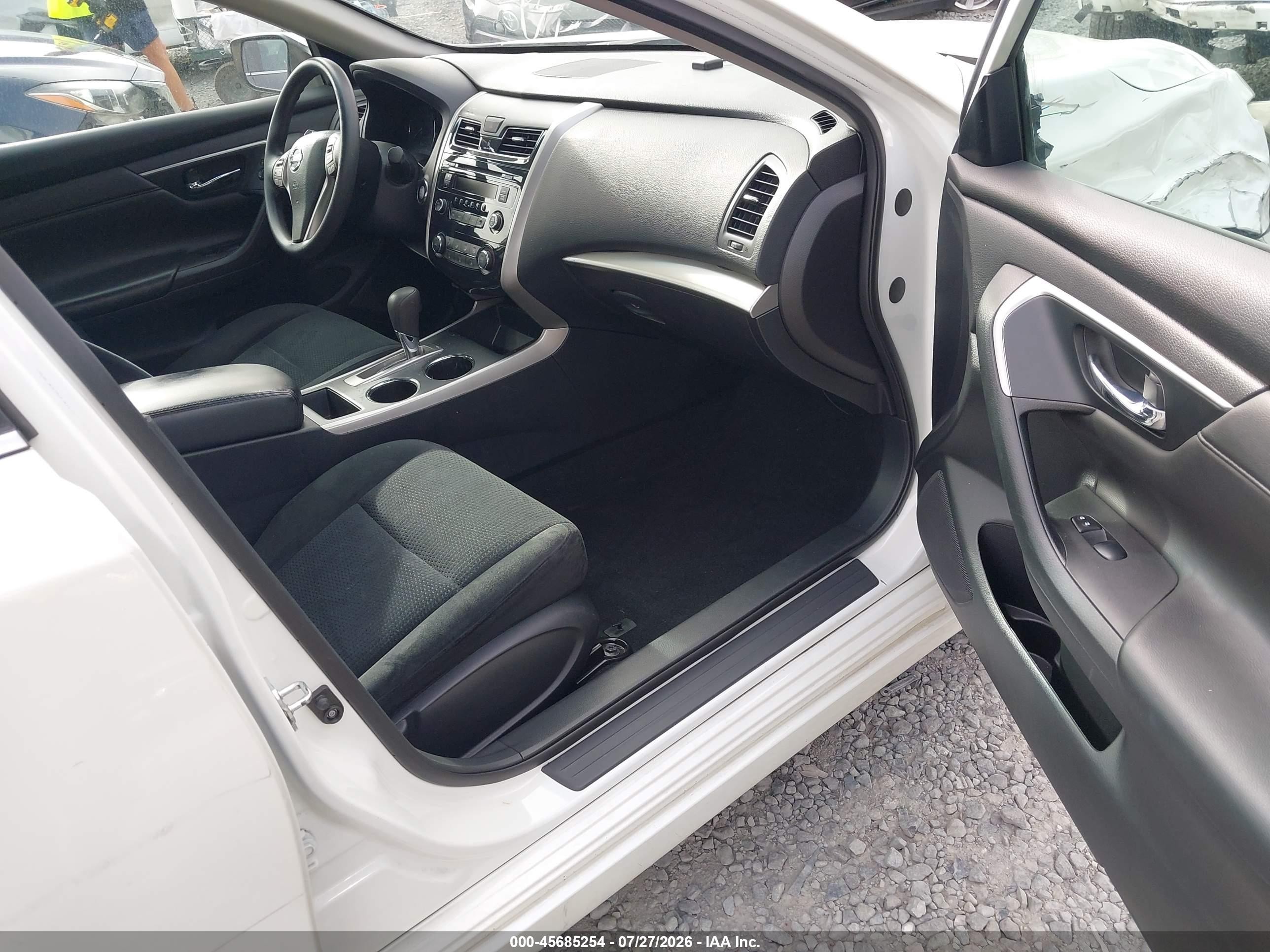 2015 Nissan Altima 2.5 S White vin: 1N4AL3AP2FC282261