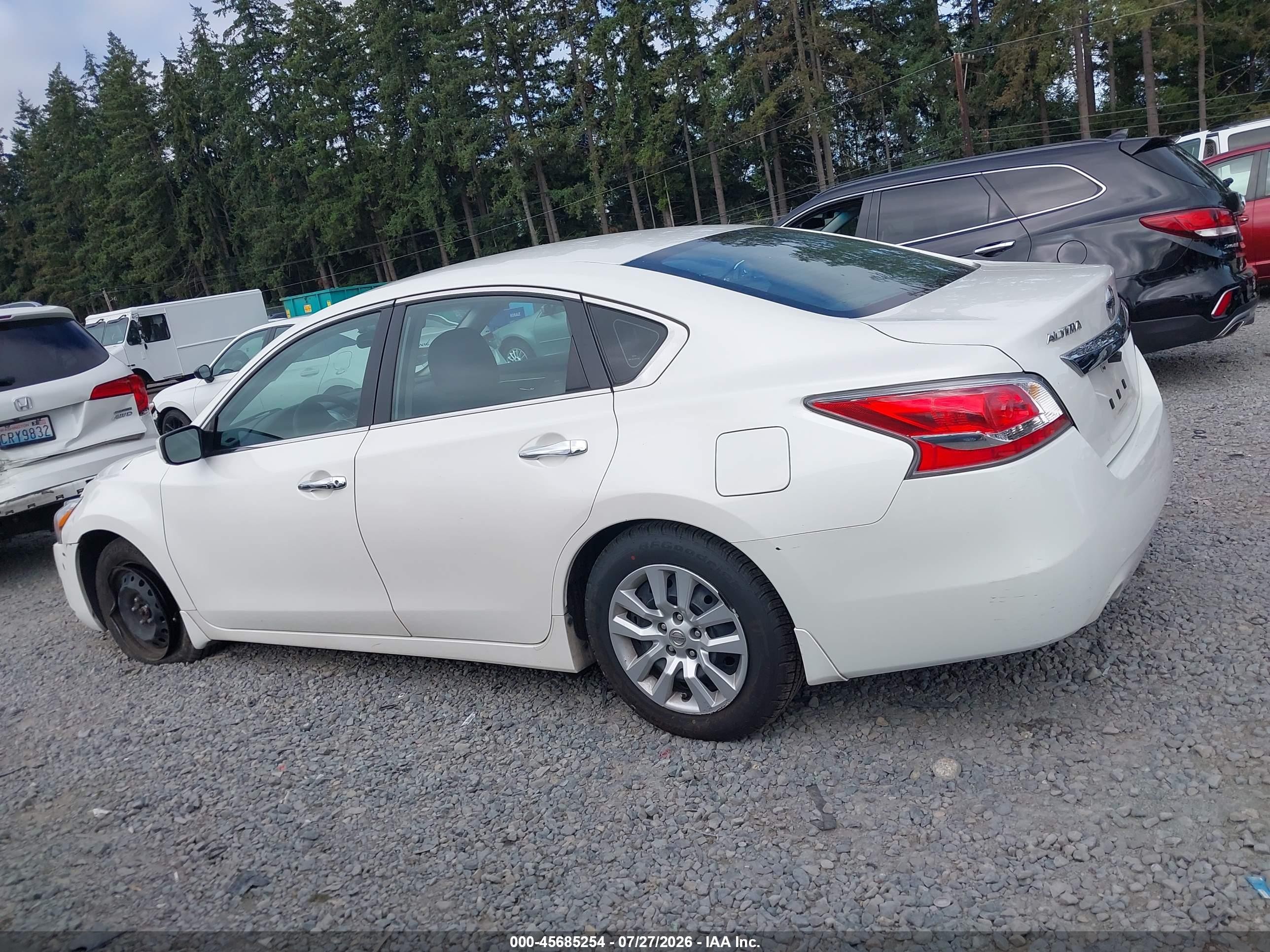 2015 Nissan Altima 2.5 S White vin: 1N4AL3AP2FC282261